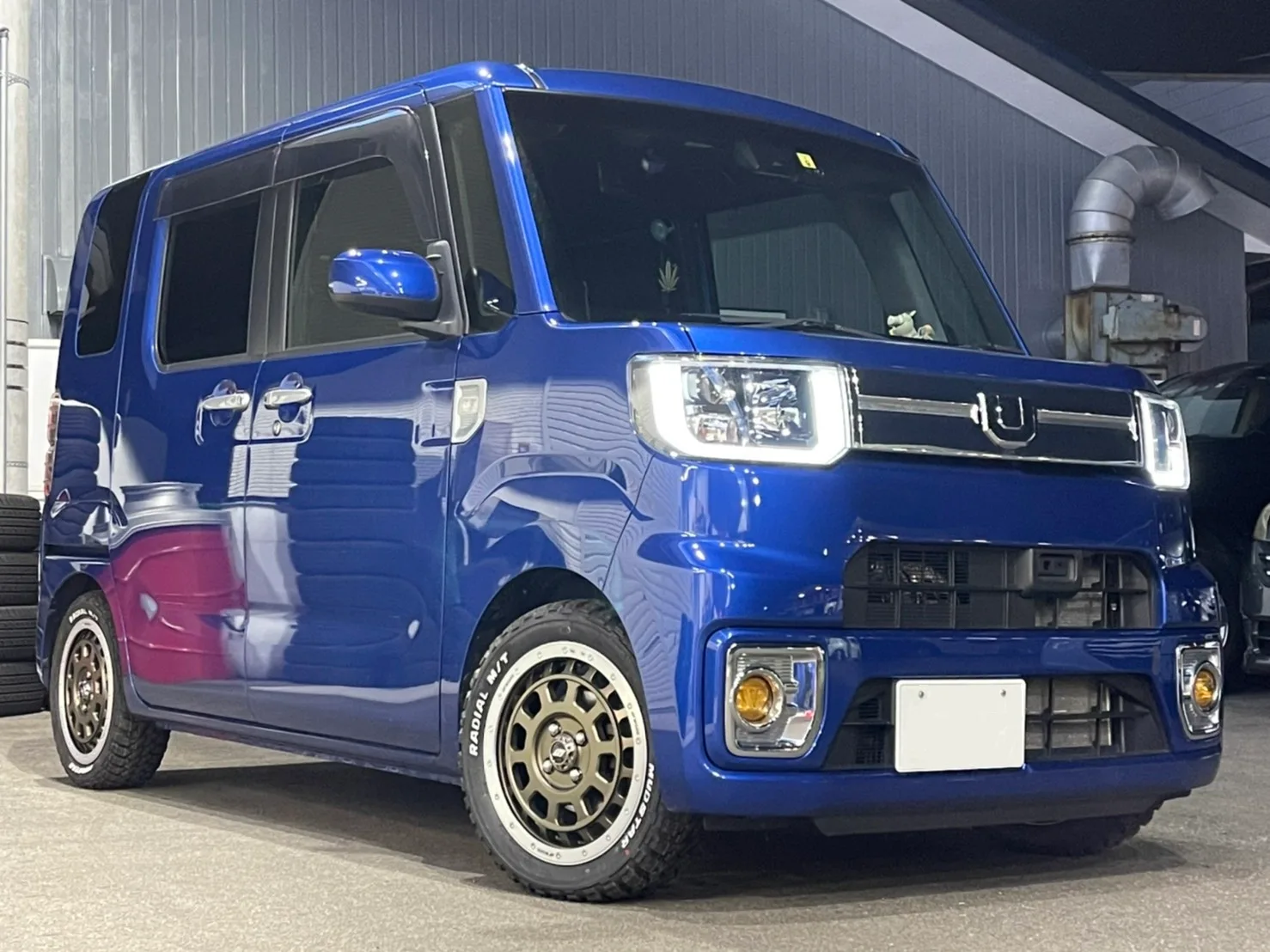 Work Crag T-GRABIC on Daihatsu Wake LA700