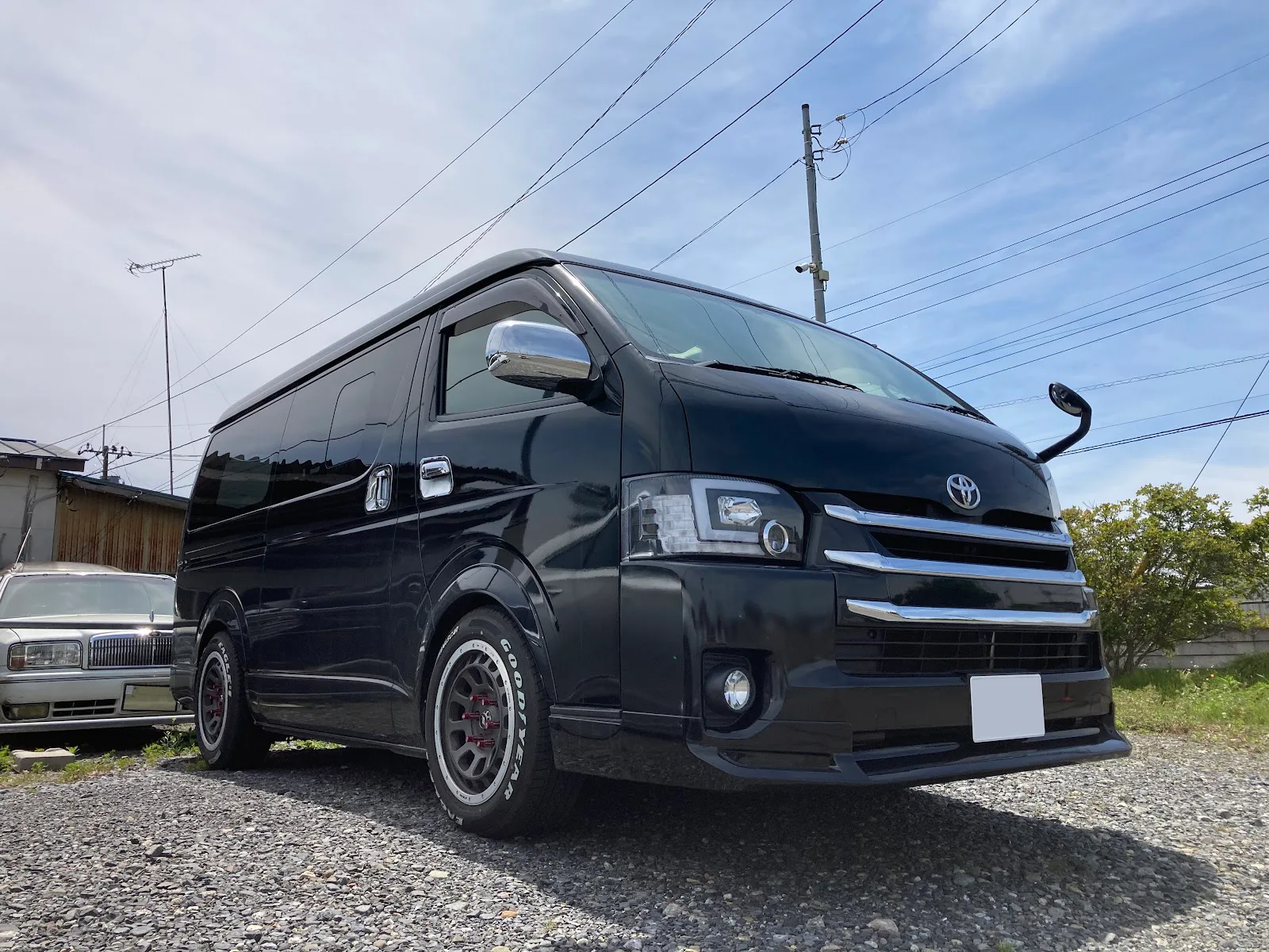 Work Crag T-GRABIC on Toyota Hiace H200