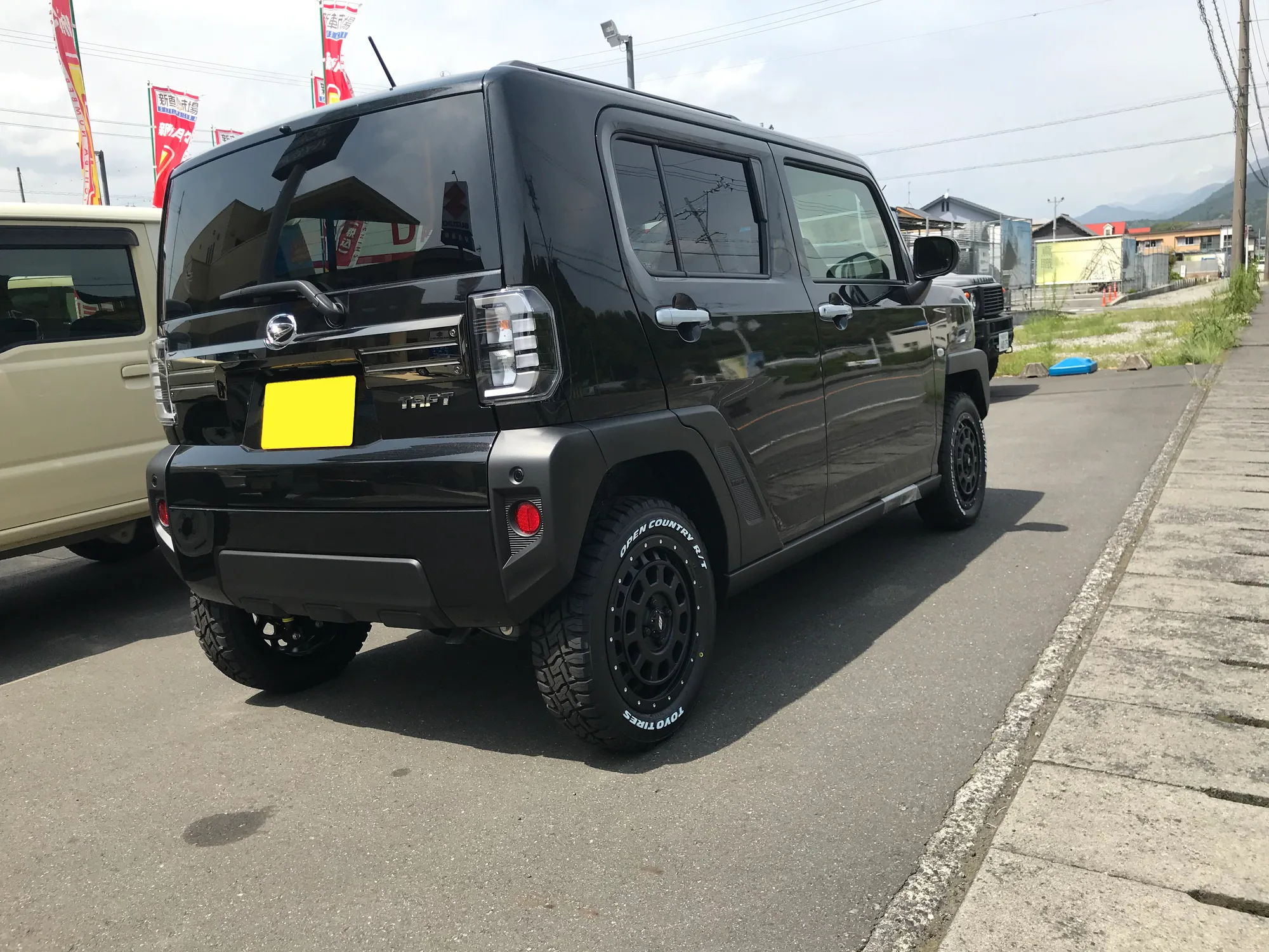 Work Crag T-GRABIC on Daihatsu Taft LA900/LA910