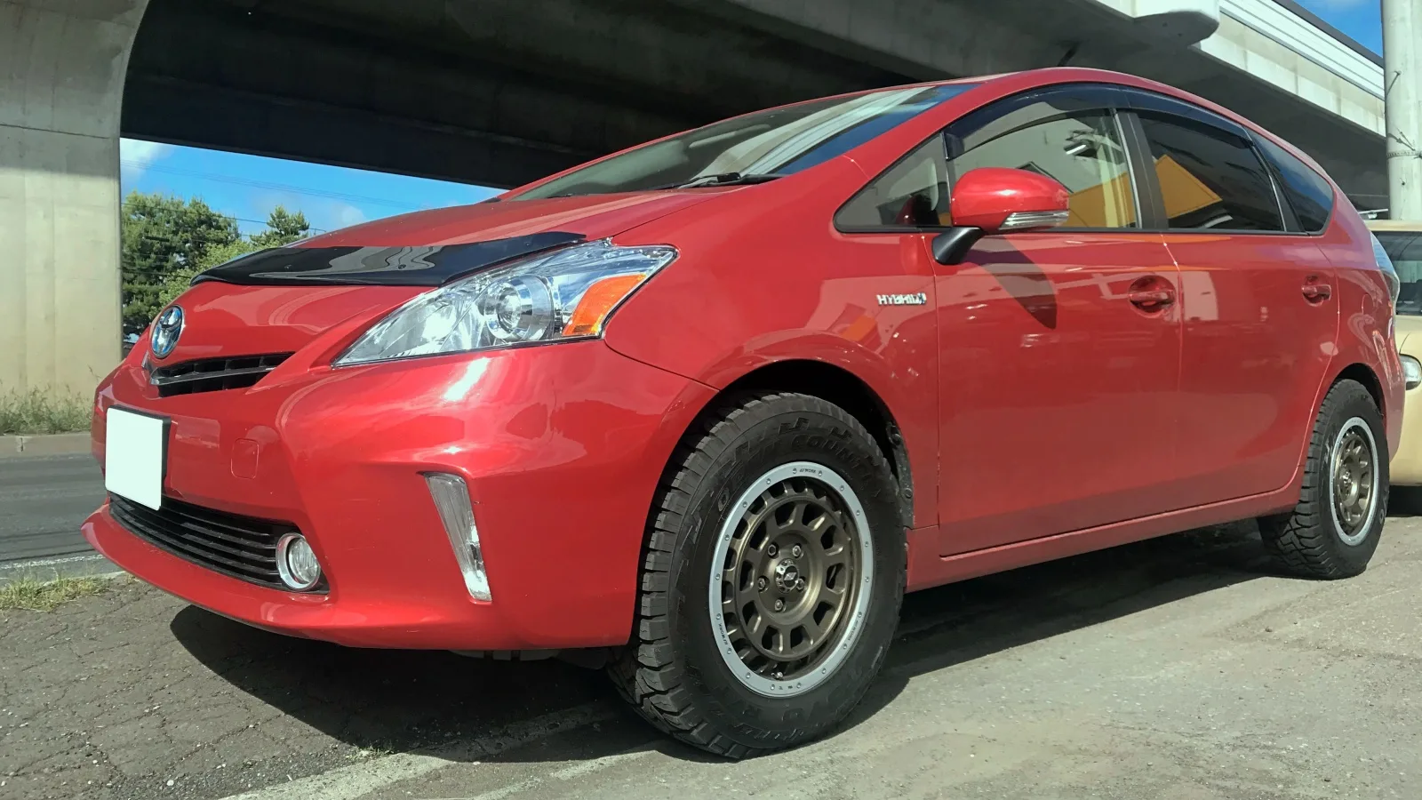 Work Crag T-GRABIC on Toyota Prius v ZVW40