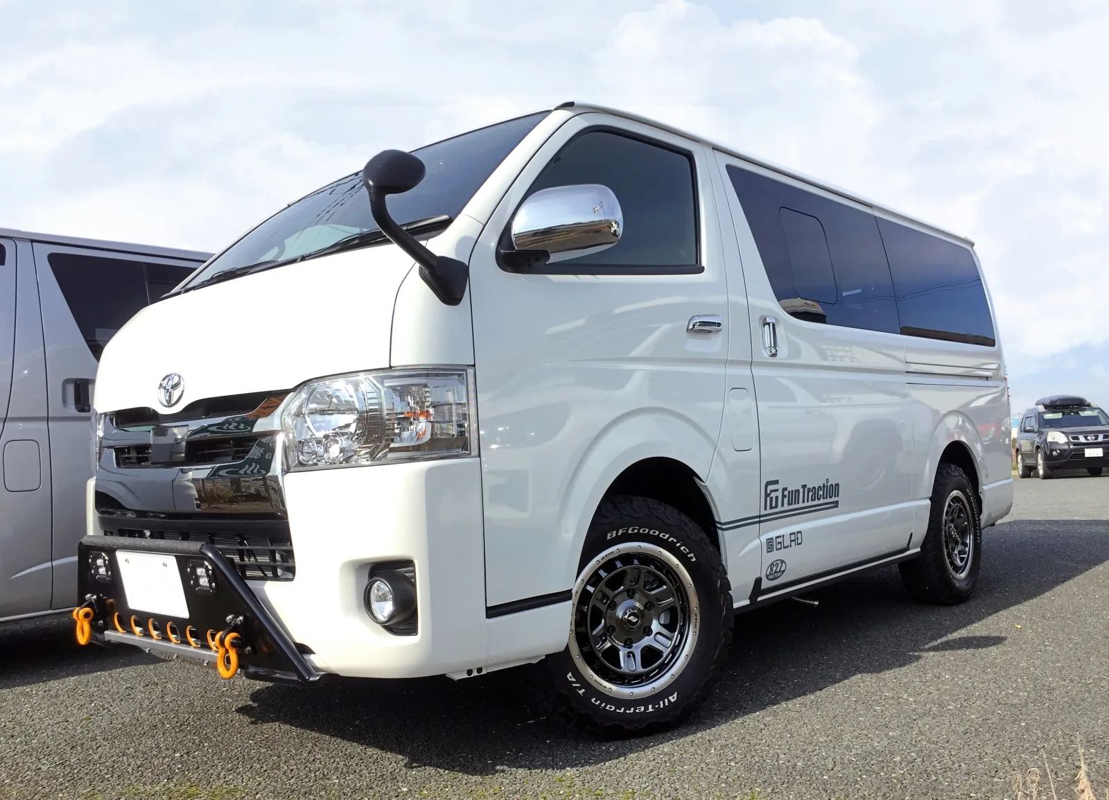 Work CTAG T-GRABICⅡ on Toyota Hiace H200