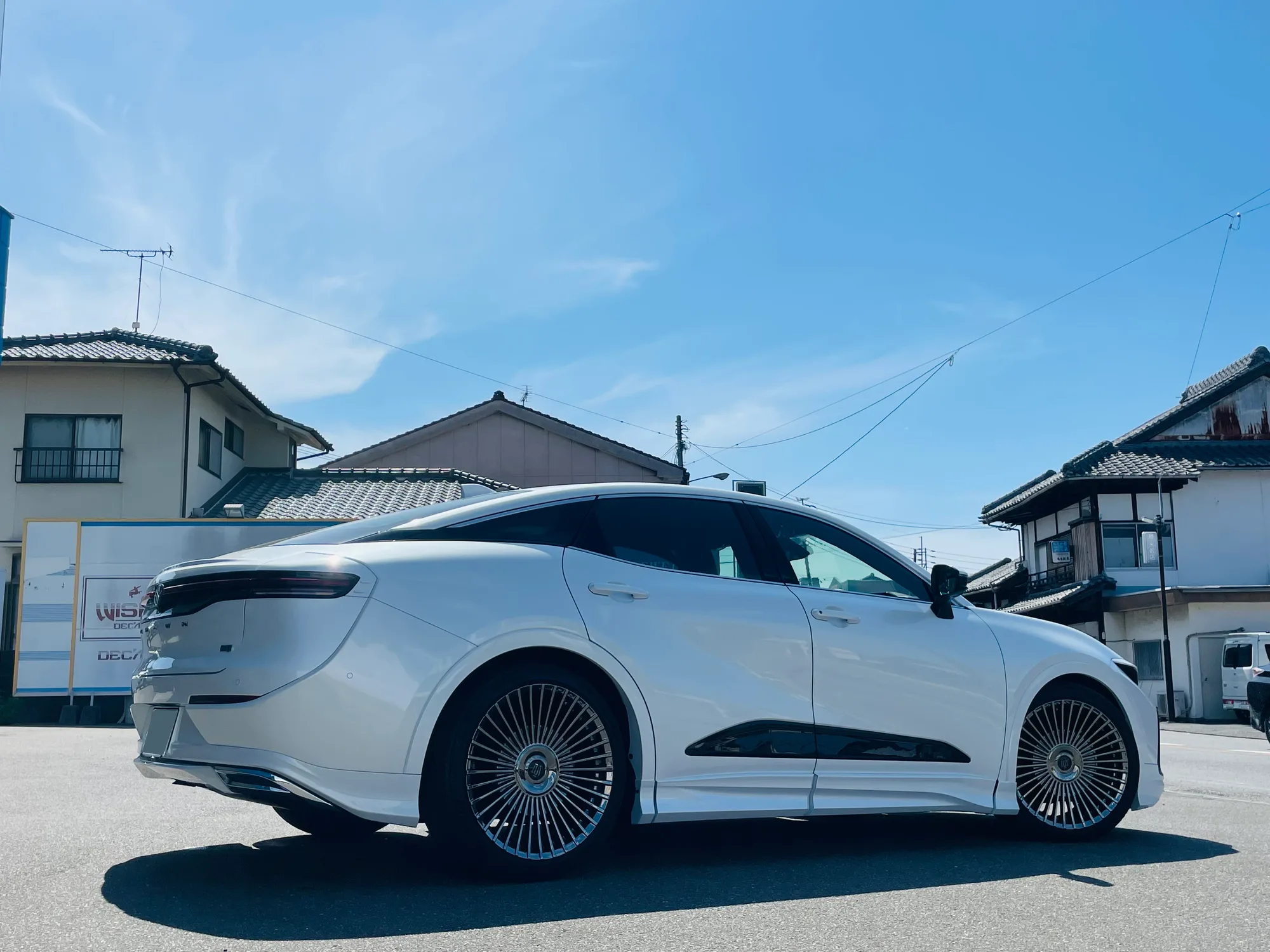 Work Emitz Strahl on Toyota Crown S235