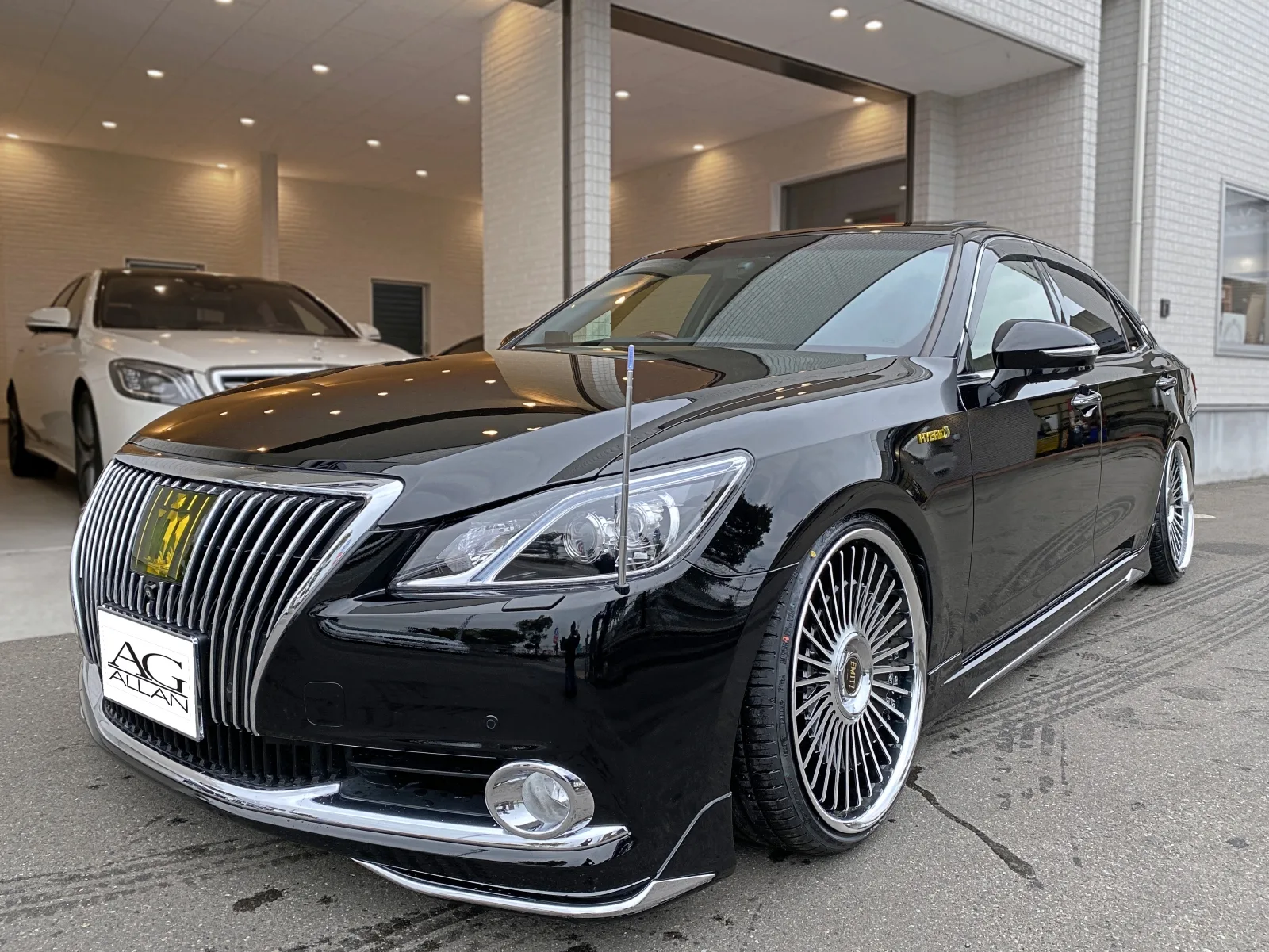 Work Emitz on Toyota Crown Majesta S210