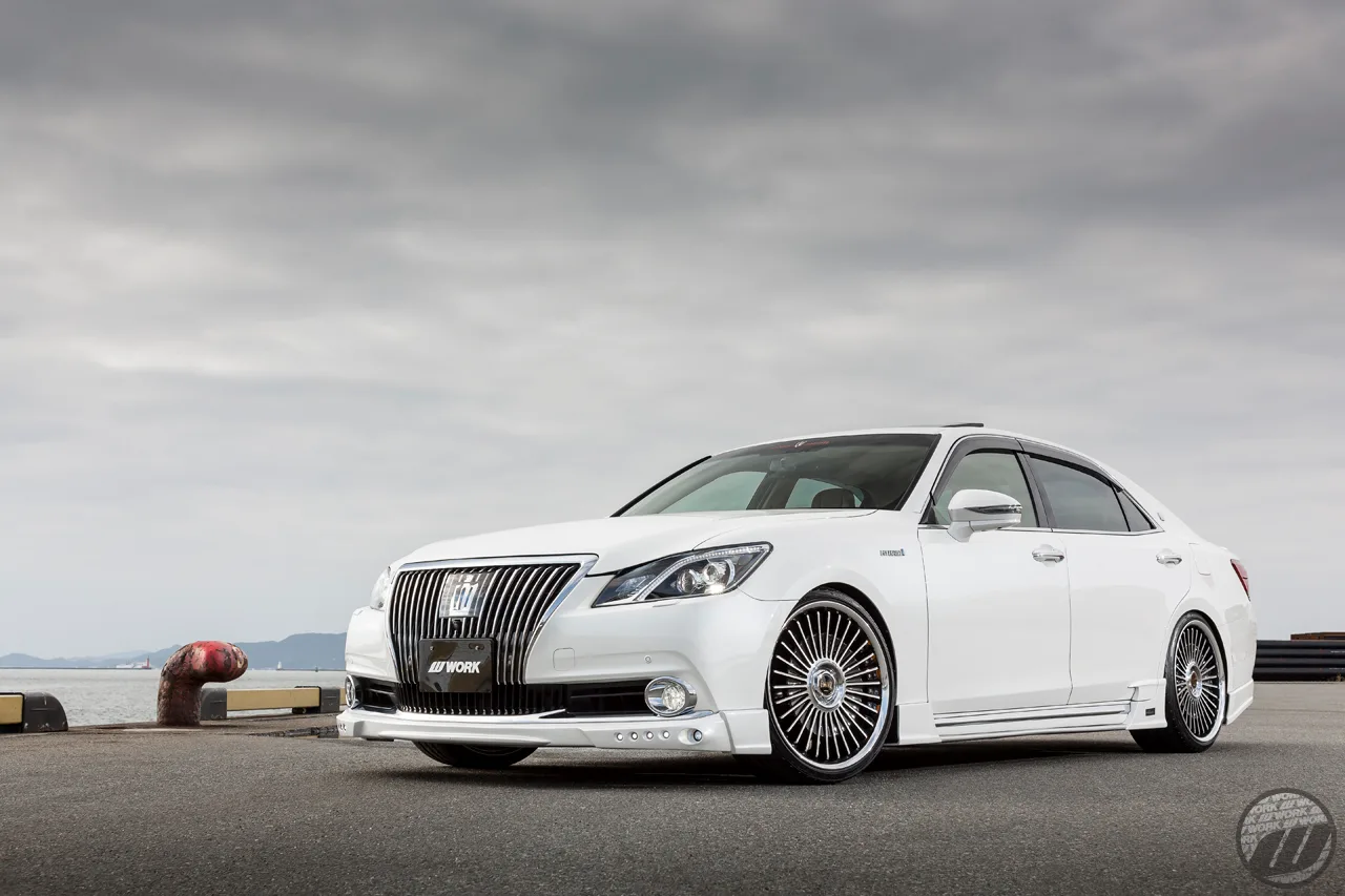 Work Emitz on Toyota Crown Majesta S210, photo 12