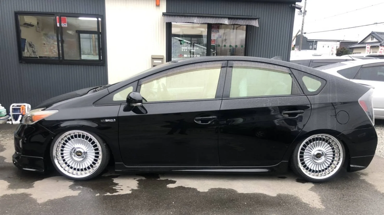 Work Emitz on Toyota Prius XW30