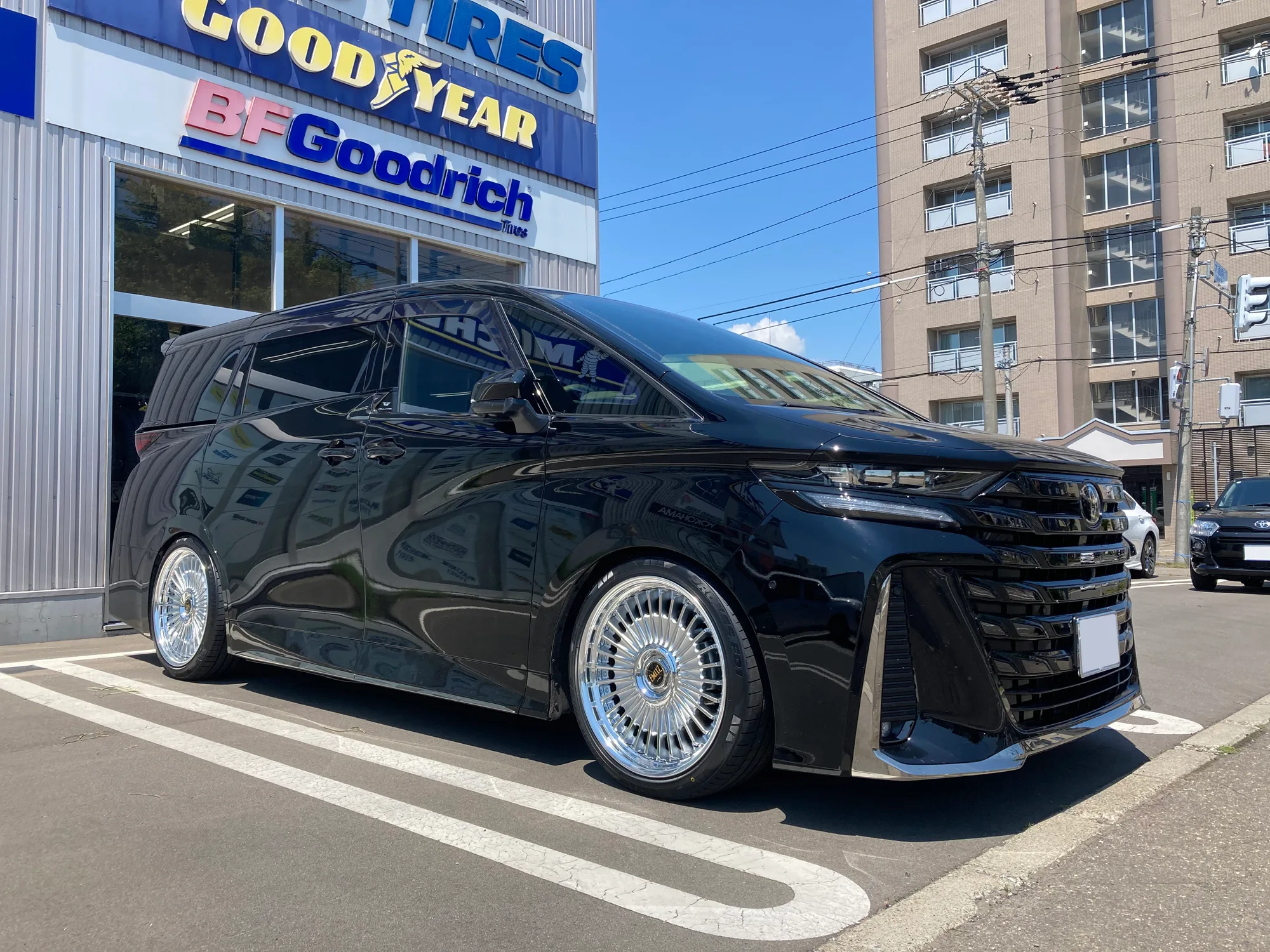 Work Emitz on Toyota Vellfire AH30, photo 6