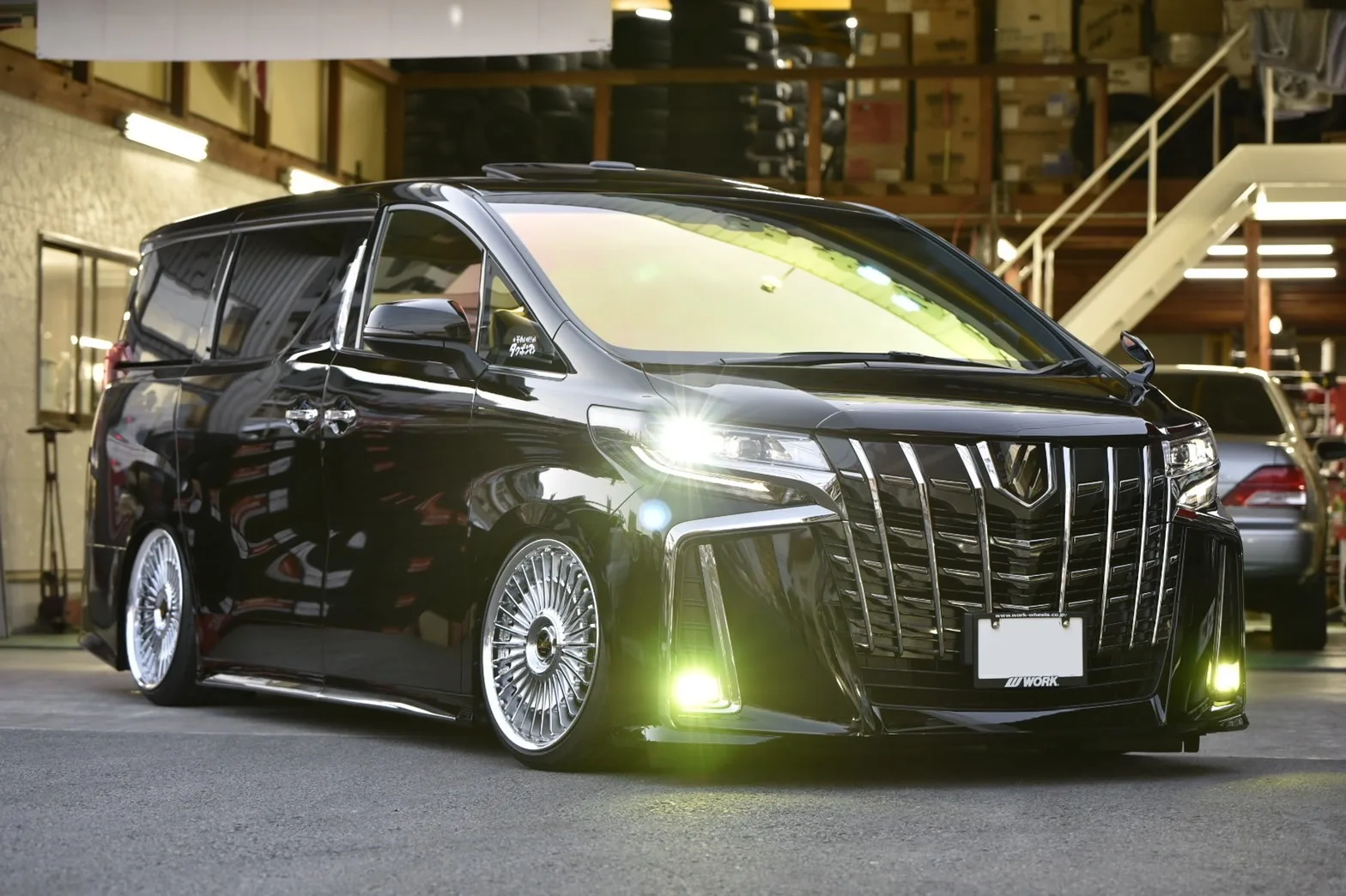 Work Emitz on Toyota Vellfire AH30, photo 3