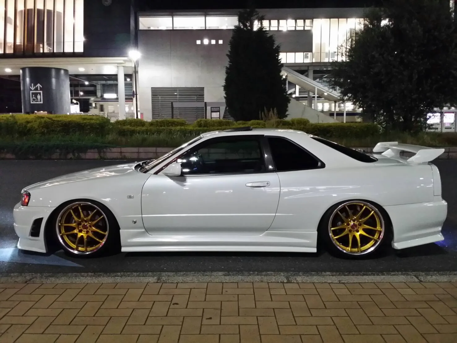 Work EMOTION CR 2p on Nissan Skyline R34