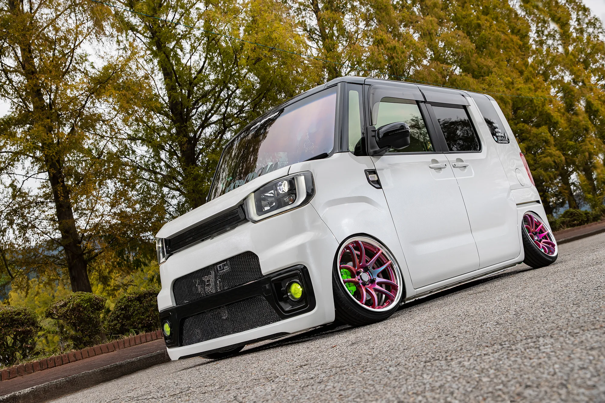 Work Emotion CR2P on Daihatsu Wake LA700