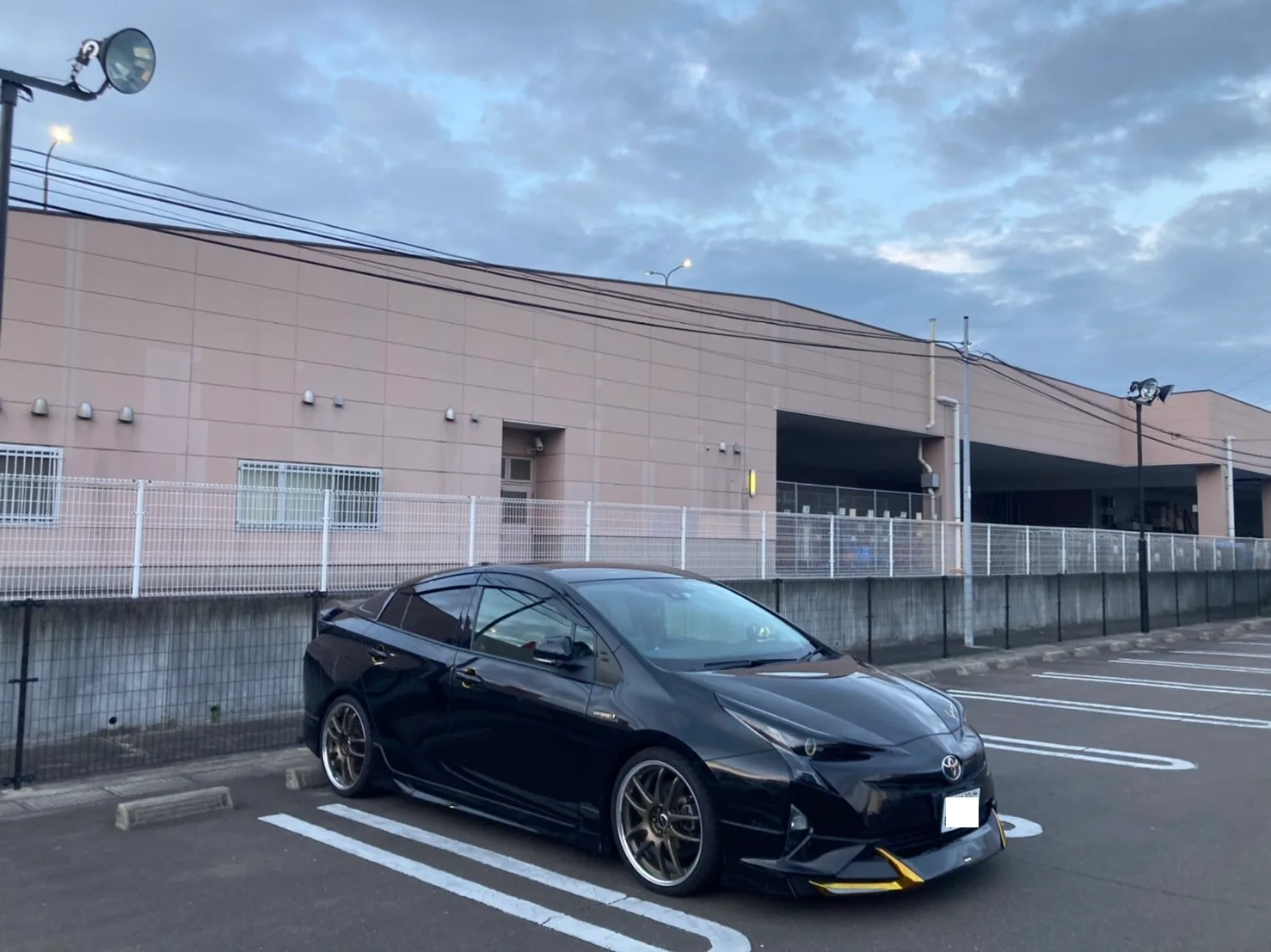 Work Emotion CR2P on Toyota Prius XW50