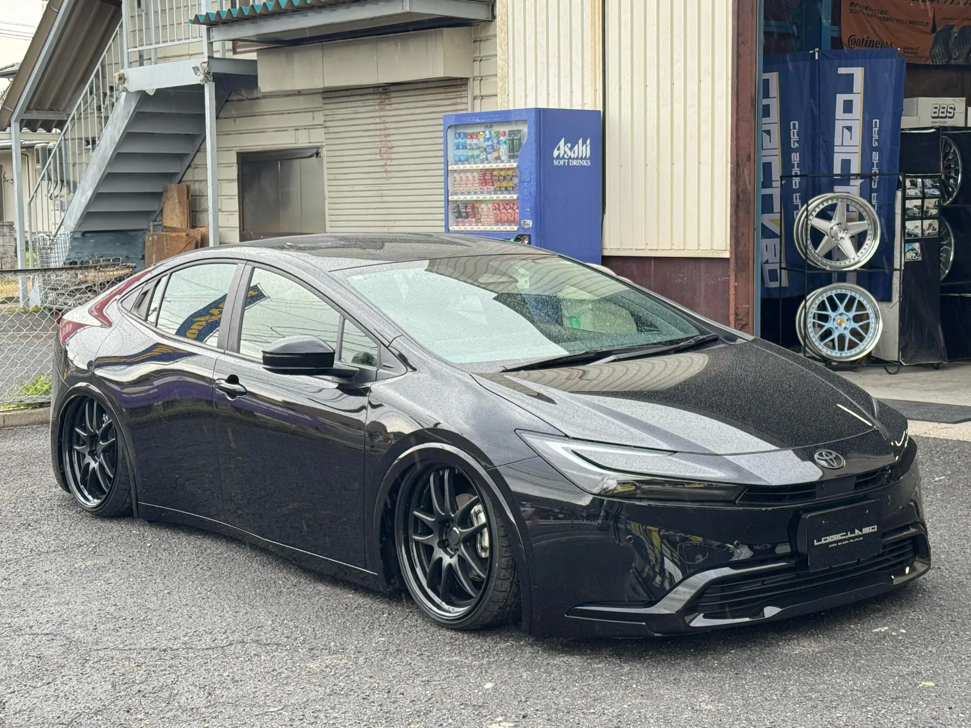 Work Emotion CR2P on Toyota Prius XW60