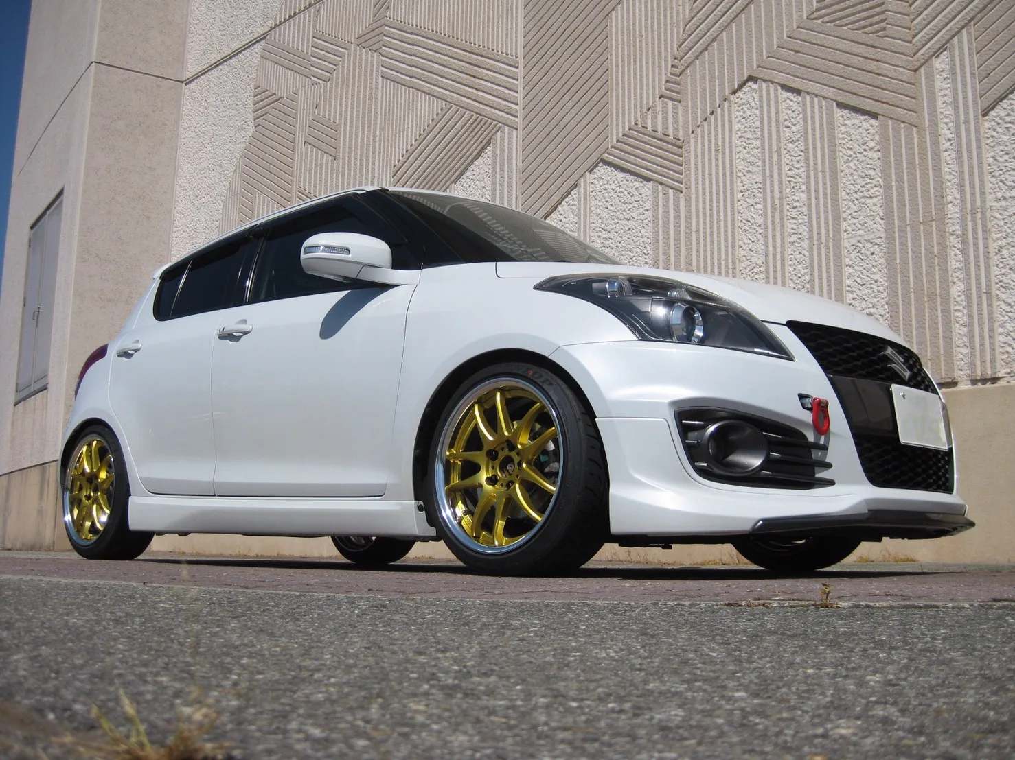 Work Emotion CR2P on Suzuki Swift 3rd gen (FZ/NZ)