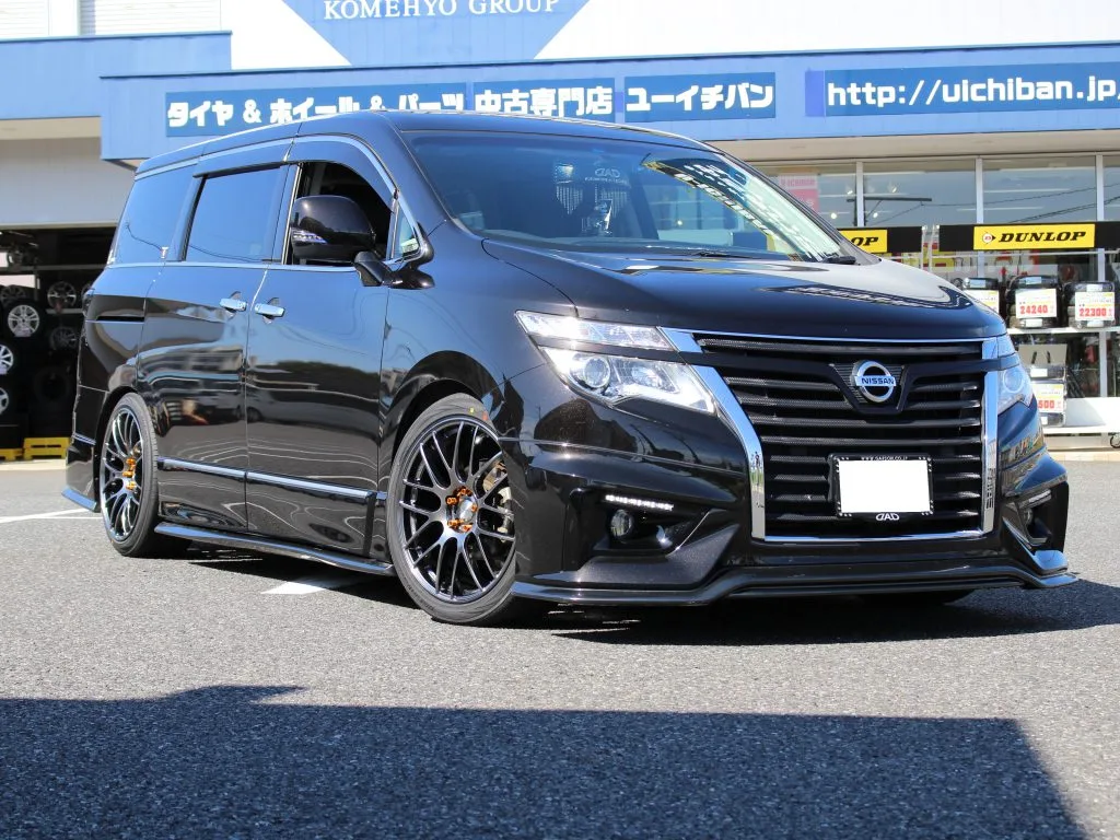 Work Emotion M8R on Nissan Elgrand E52, photo 2