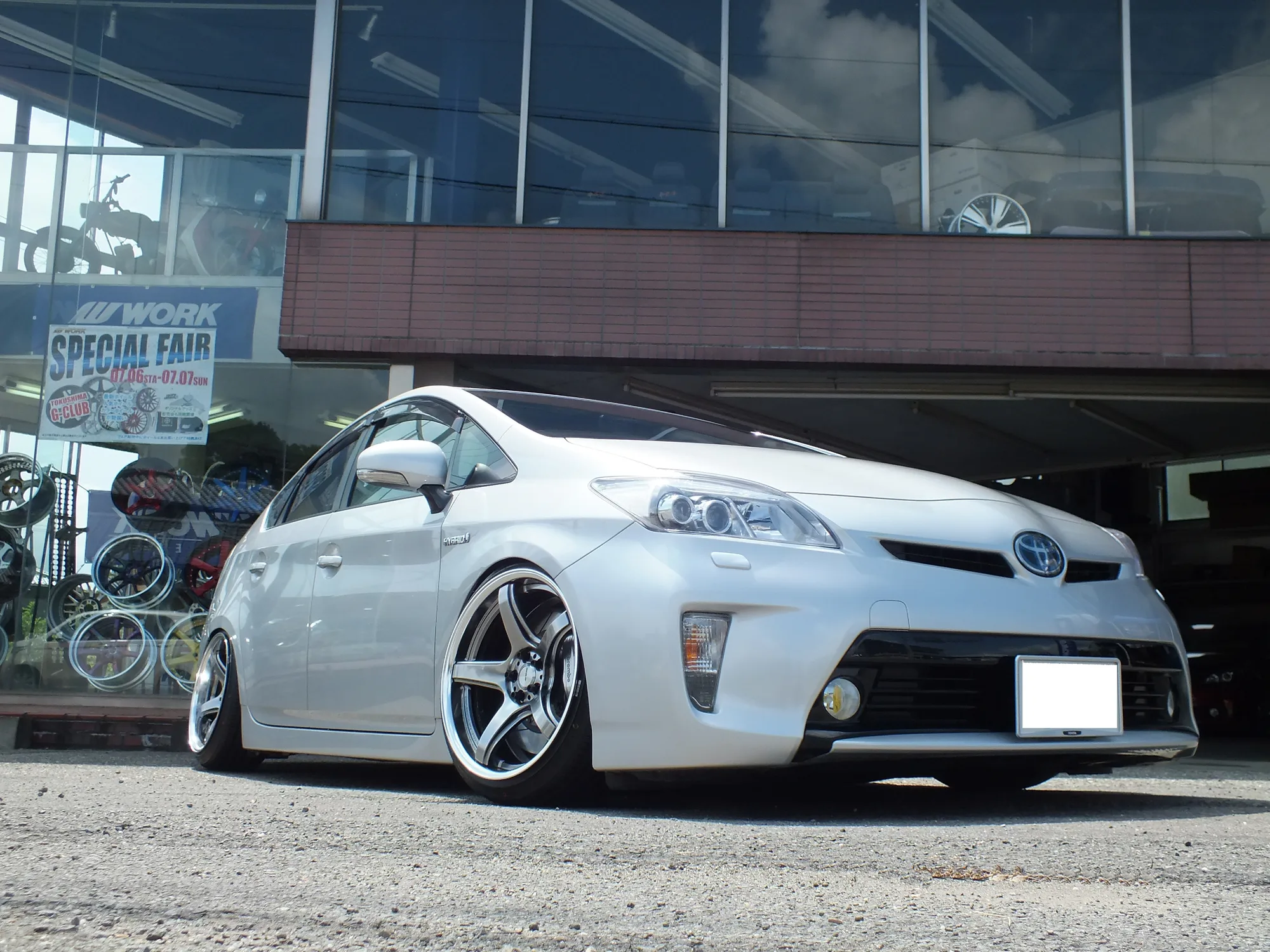 Work Emotion T5R 2P on Toyota Prius XW30