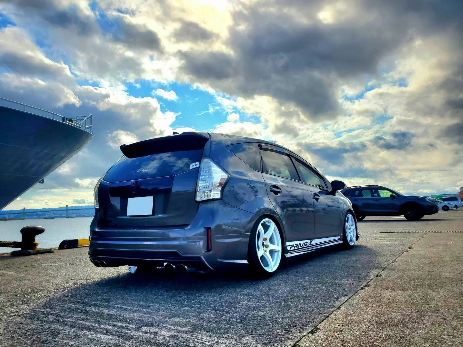 Work Emotion T5R on Toyota Prius v ZVW40