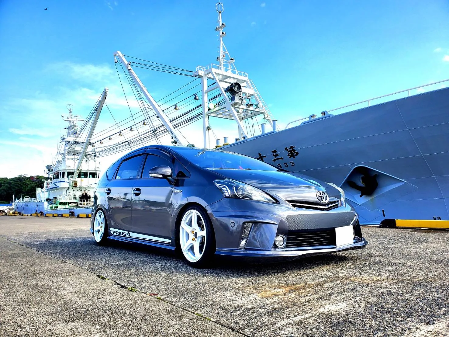 Work Emotion T5R on Toyota Prius v ZVW40, photo 2