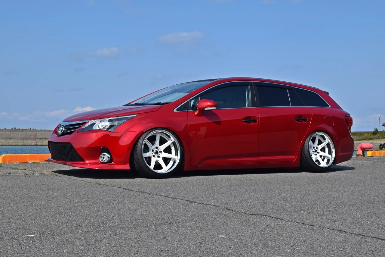 Work Emotion T7R on Toyota Avensis T270