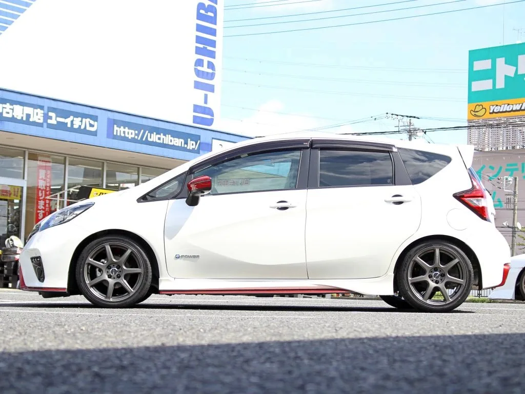 Work Emotion T7R on Nissan Note E12