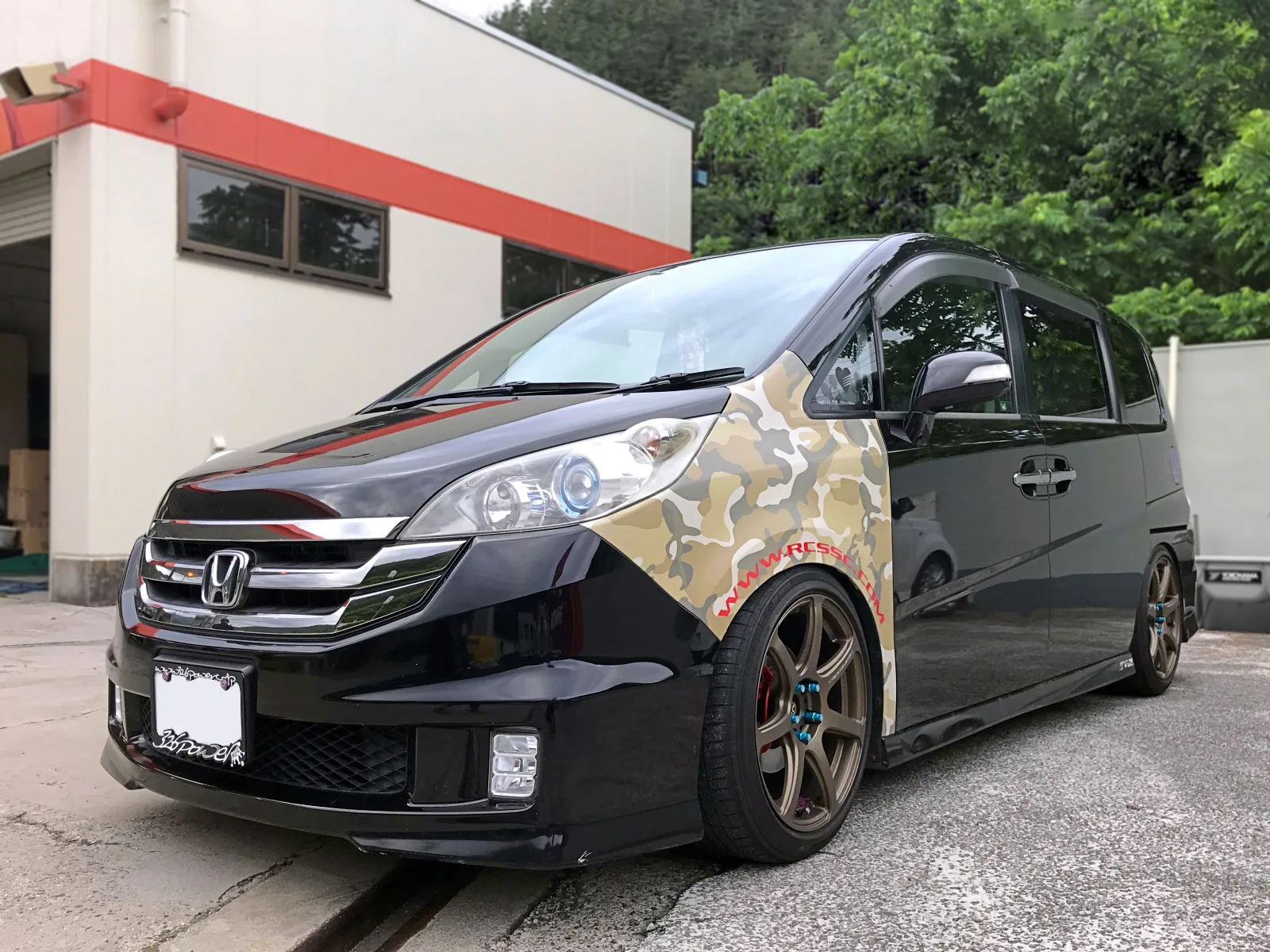 Work Emotion T7R on Honda StepWGN RG1-RG4 (3rd gen)