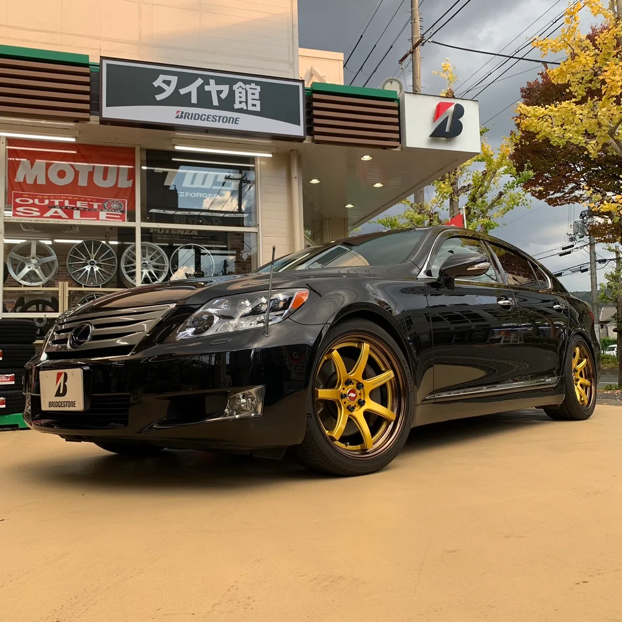Work Emotion T7R2P on Lexus LS XF40