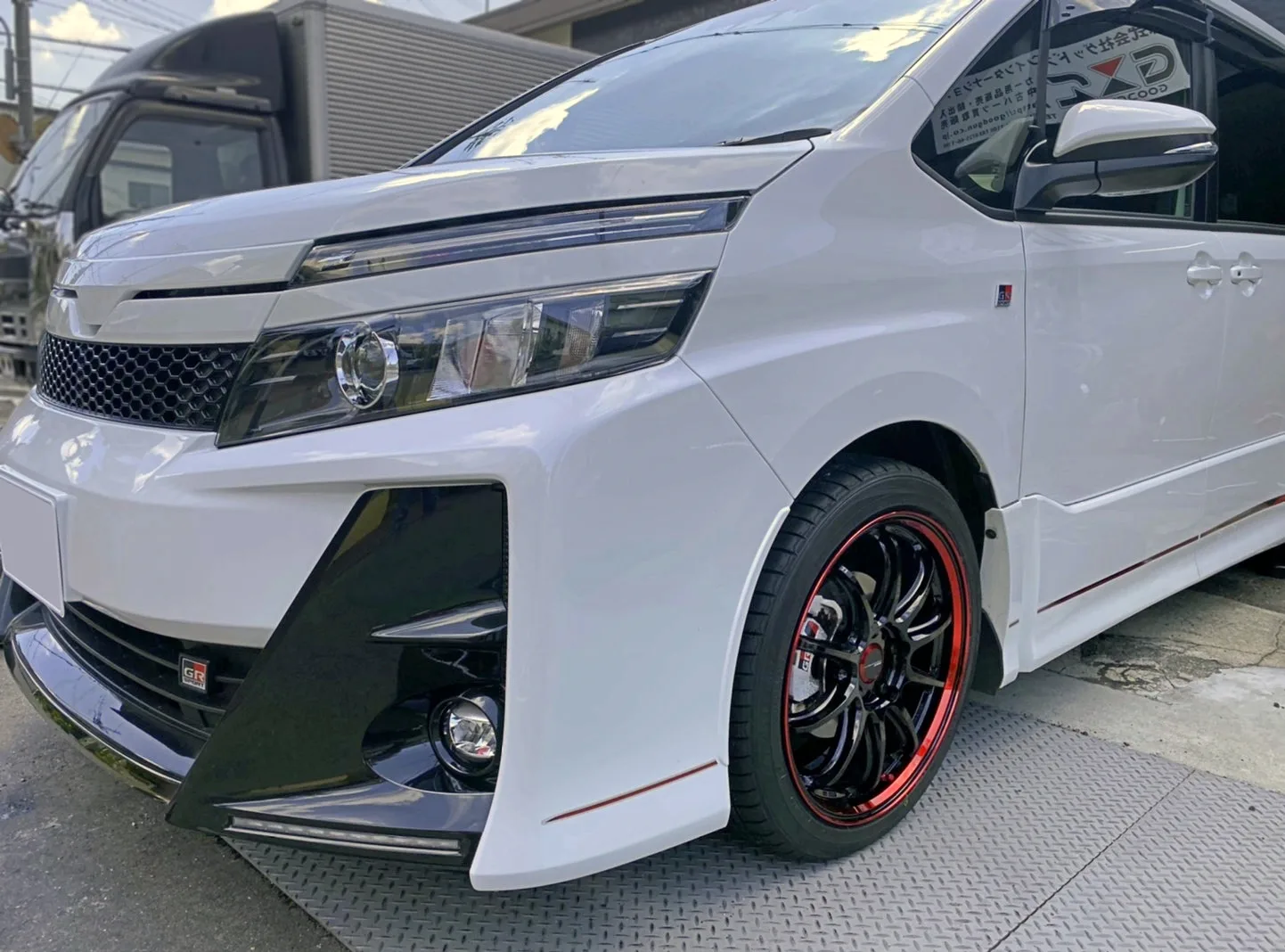 Work Emotion ZR10 on Toyota Esquire R80, photo 2