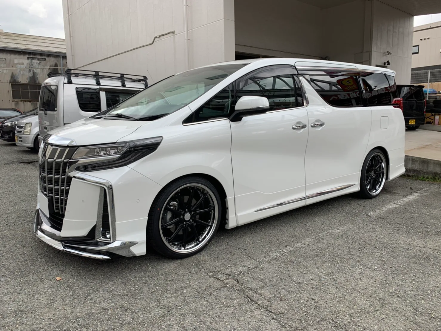 Work Gnosis AE201 on Toyota Alphard AH30.1, photo 2