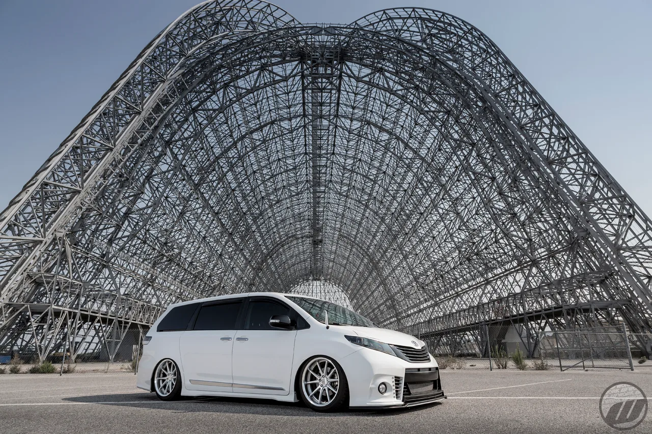 Work Gnosis CV201 on Toyota Sienna XL30.1