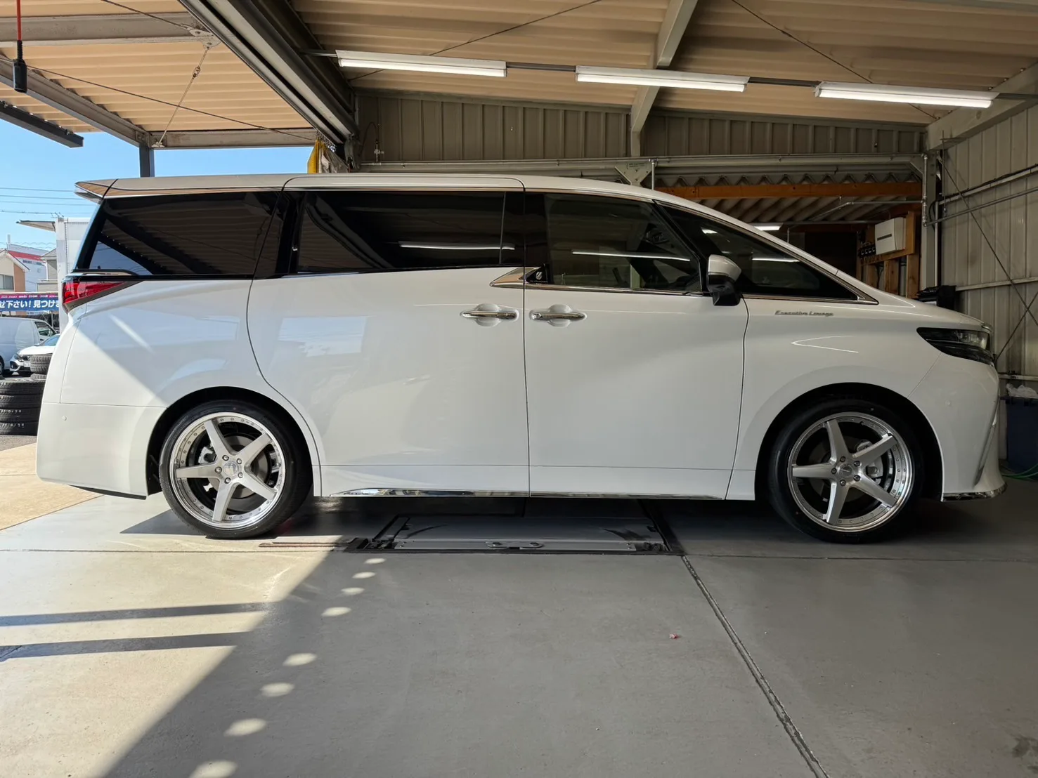 Work Gnosis Cvf on Toyota Vellfire AH30, photo 2