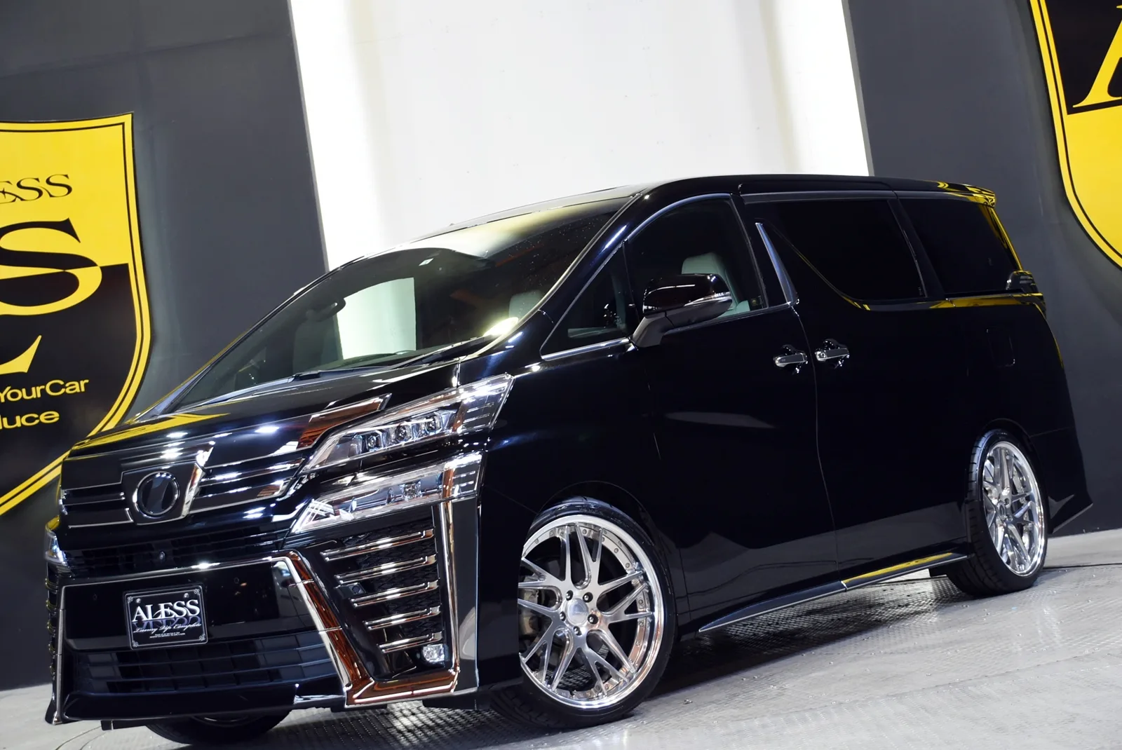 Work Gnosis Cvx on Toyota Vellfire AH30, photo 4