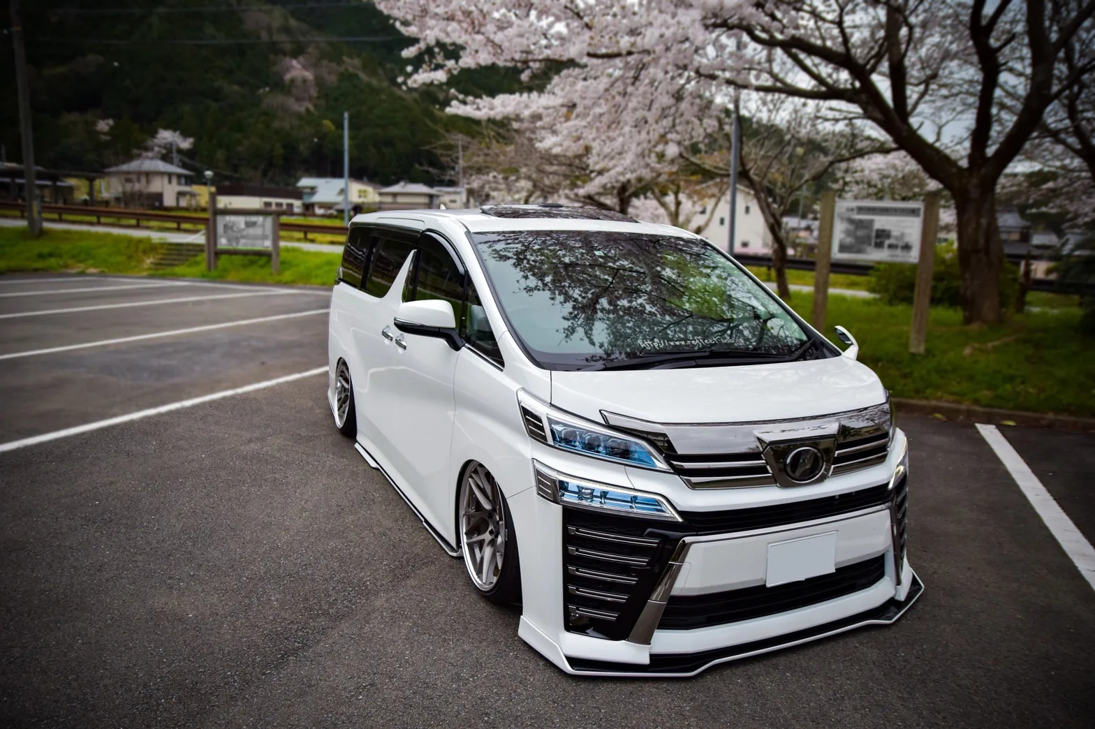 Work Gnosis Cvx on Toyota Vellfire AH30, photo 2