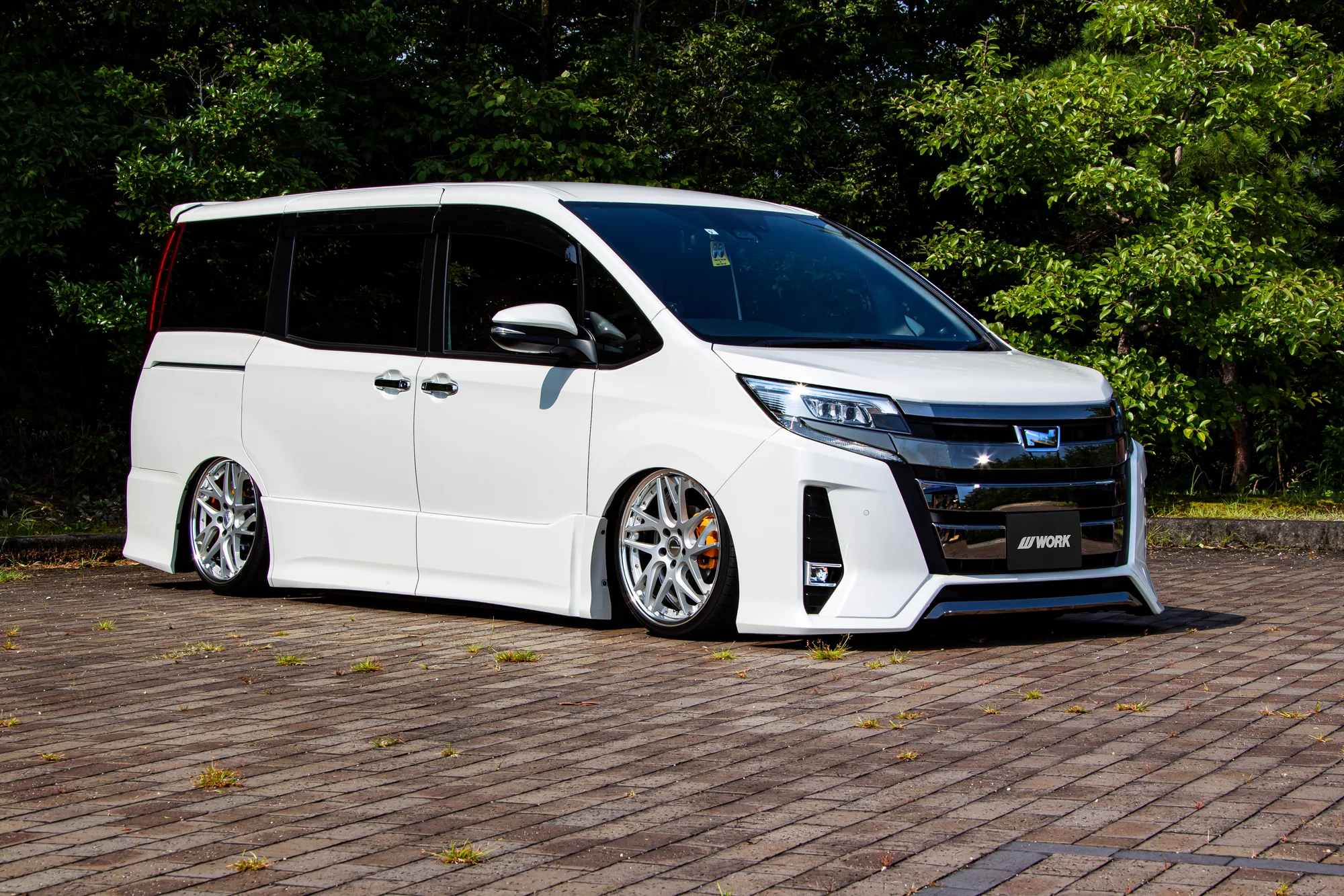 Work Gnosis Cvx on Toyota Esquire R80