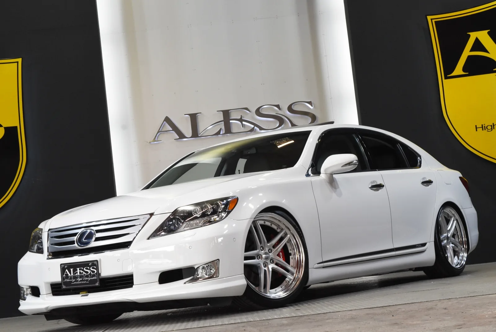 Work Gnosis GR205 on Lexus LS XF40