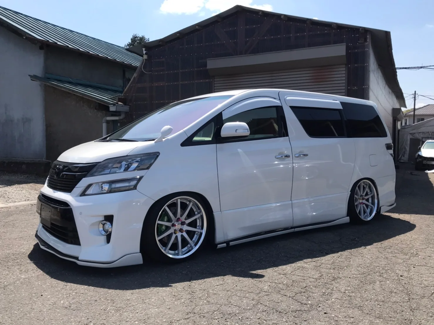 Work Gnosis GSR1 on Toyota Vellfire AH20