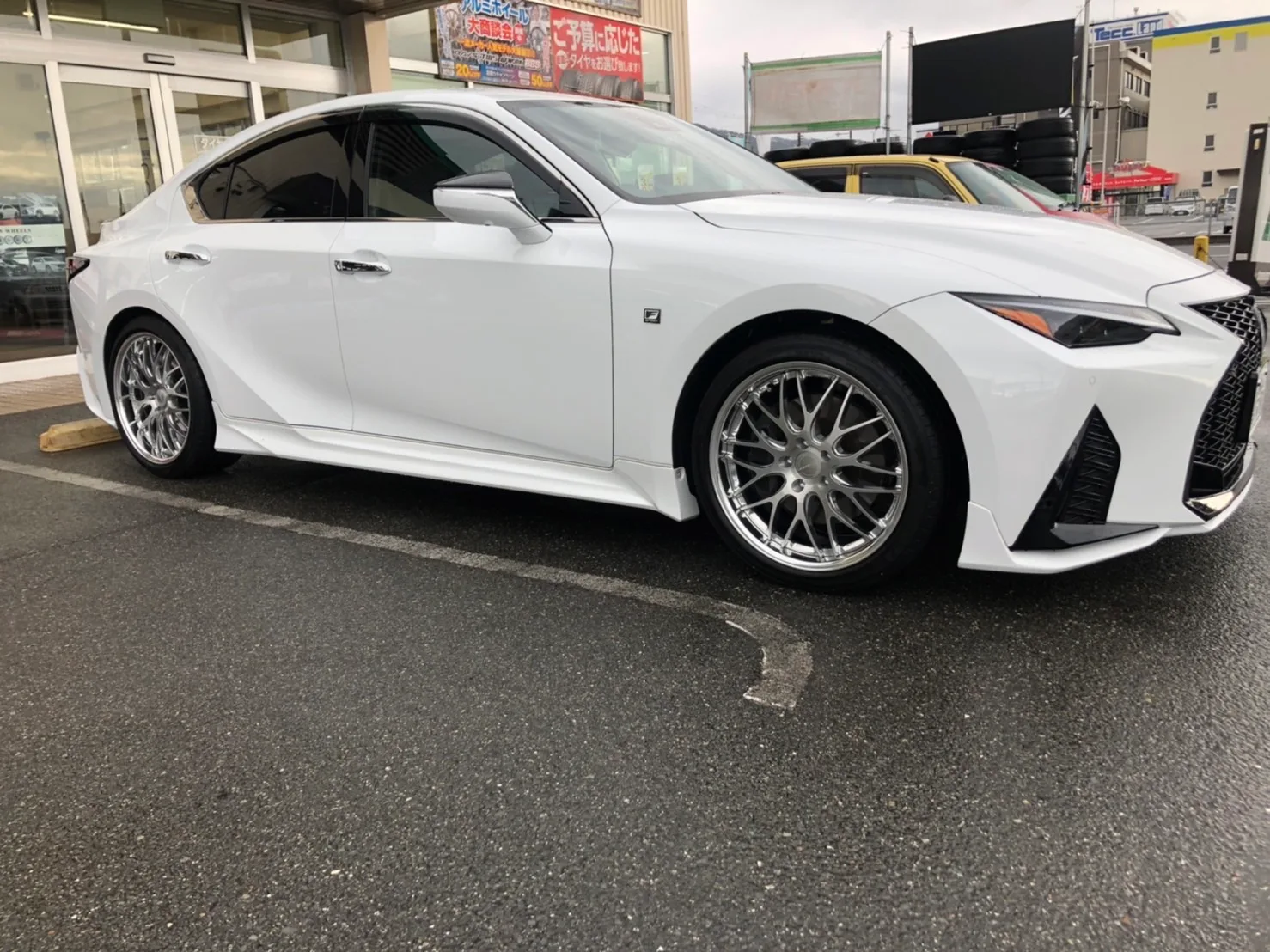 Work Gnosis HR201 on Lexus IS XE30