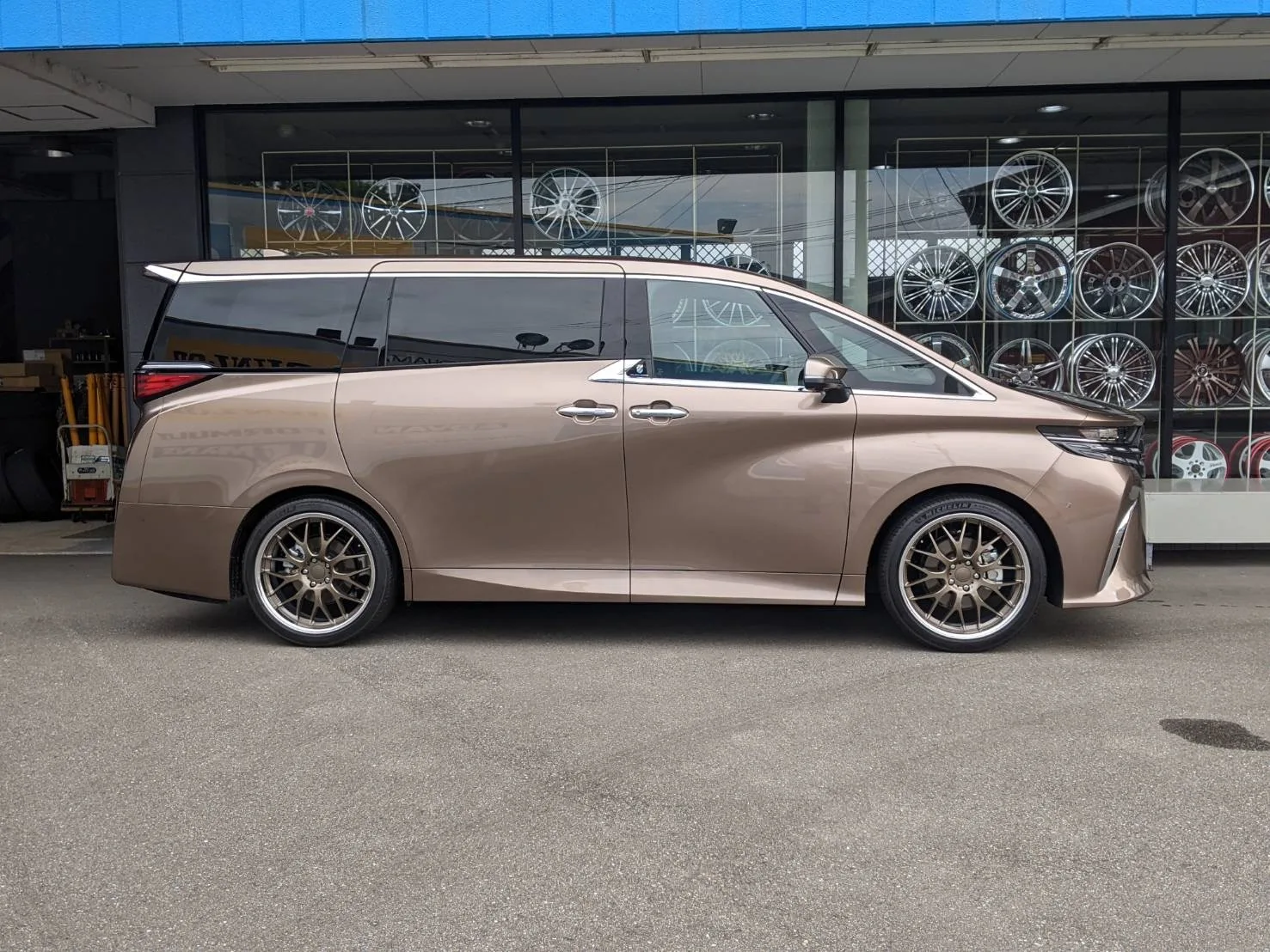Work Gnosis Rxm on Toyota Vellfire AH40, photo 3