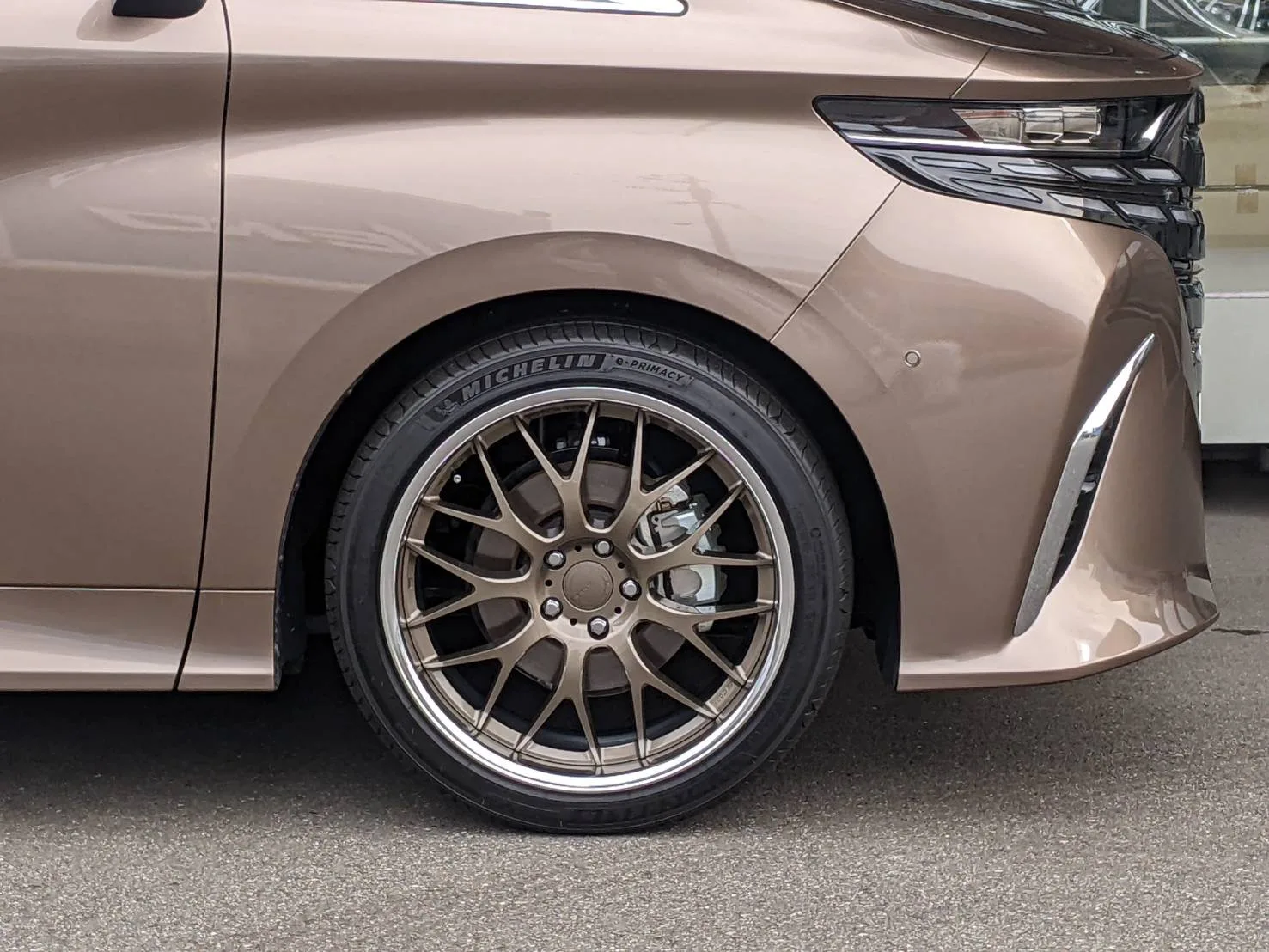 Work Gnosis Rxm on Toyota Vellfire AH40