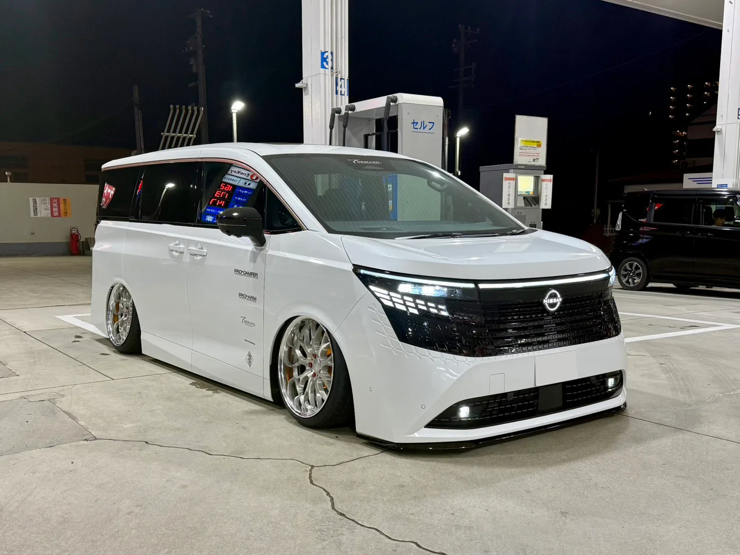 Work Gnosis Rxm on Nissan Elgrand E52, photo 2