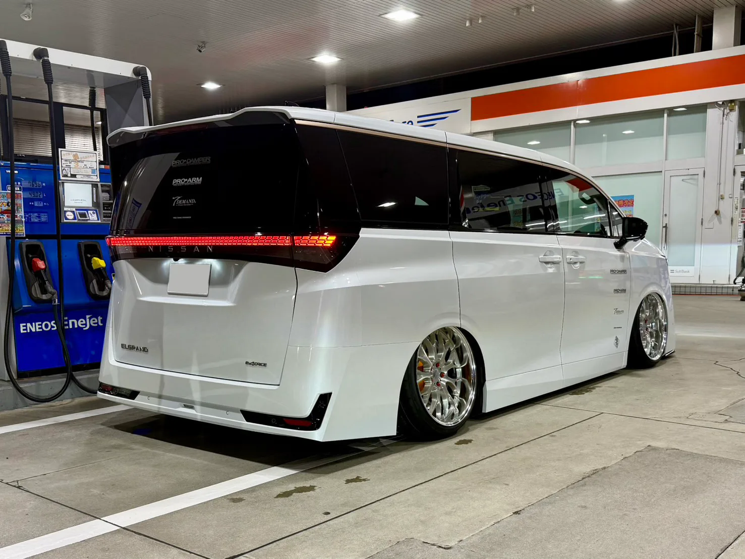Work Gnosis Rxm on Nissan Elgrand E52, photo 3