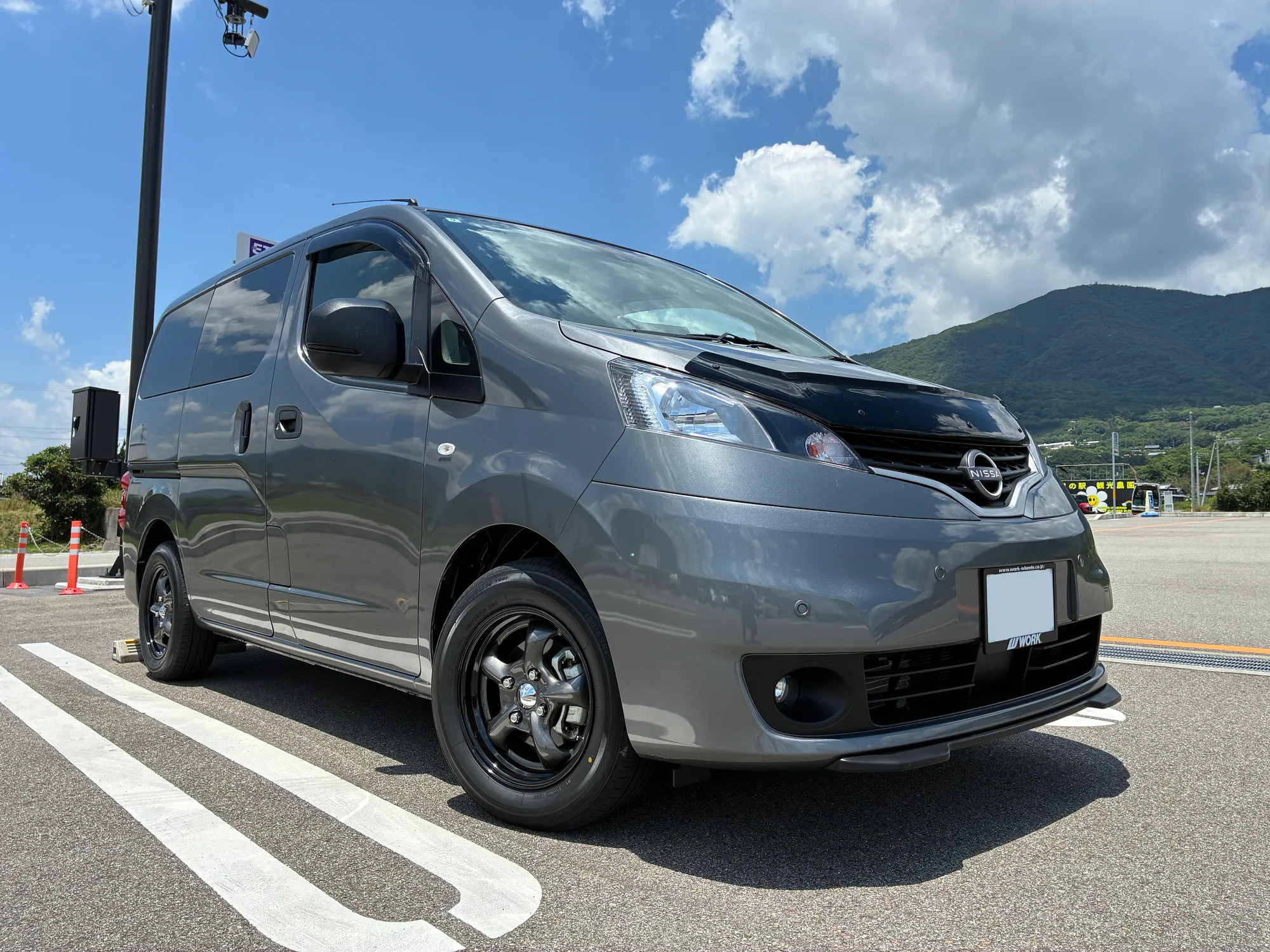 Work Goocars HEMI on Nissan Vanette SK