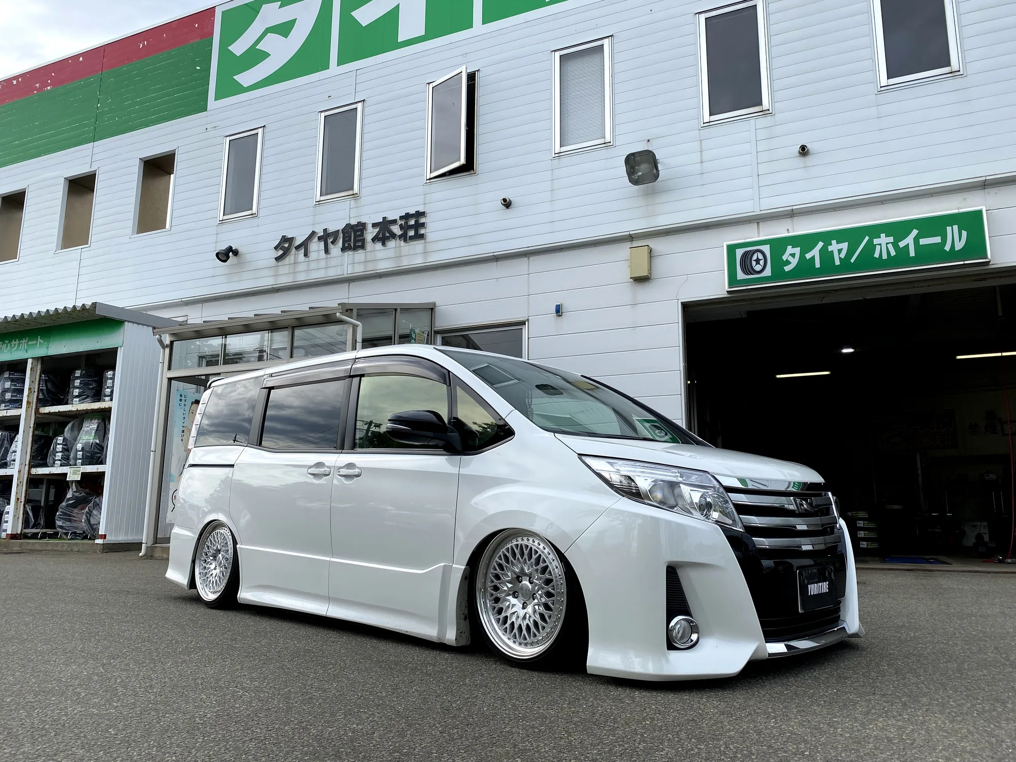 Work GranSeeker CCX on Toyota Esquire R80
