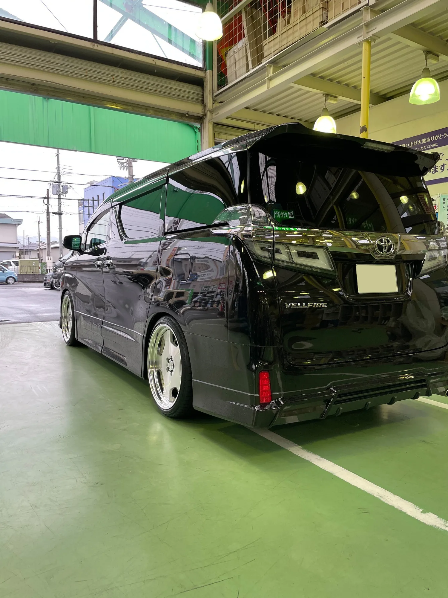 Work Lanvec LD1 on Toyota Vellfire AH30