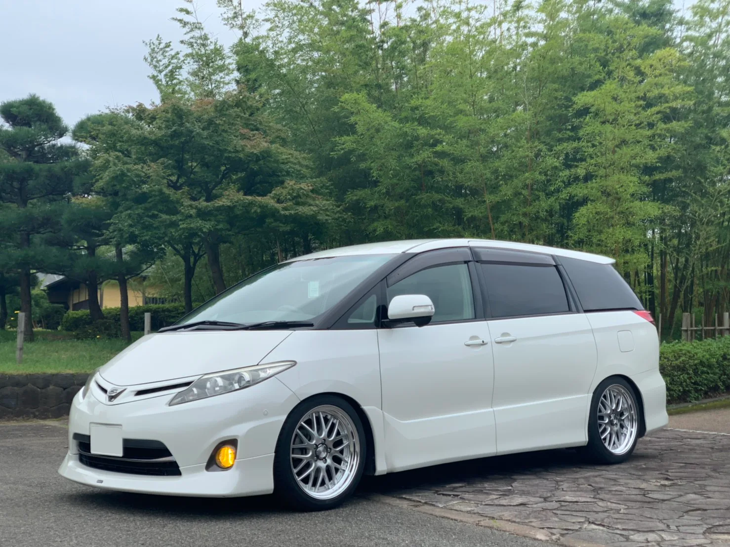 Work Lanvec LM1 on Toyota Estima XR50