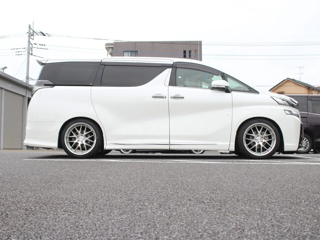 Work Lanvec LM7 on Toyota Alphard AH30.1
