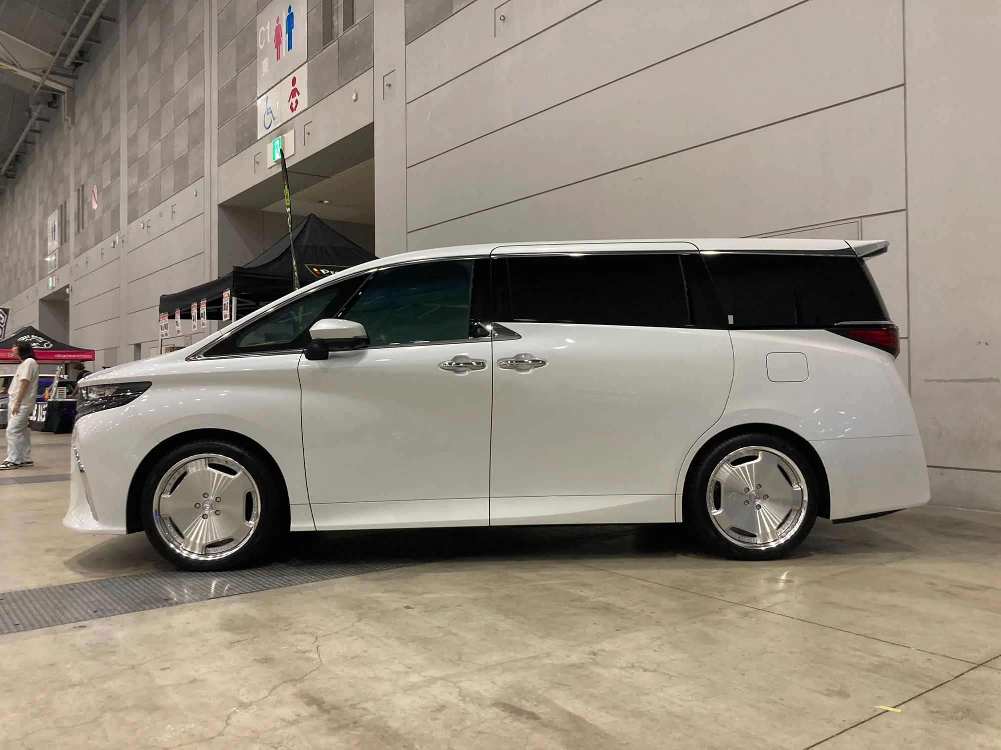Work LS Adamas on Toyota Vellfire AH40