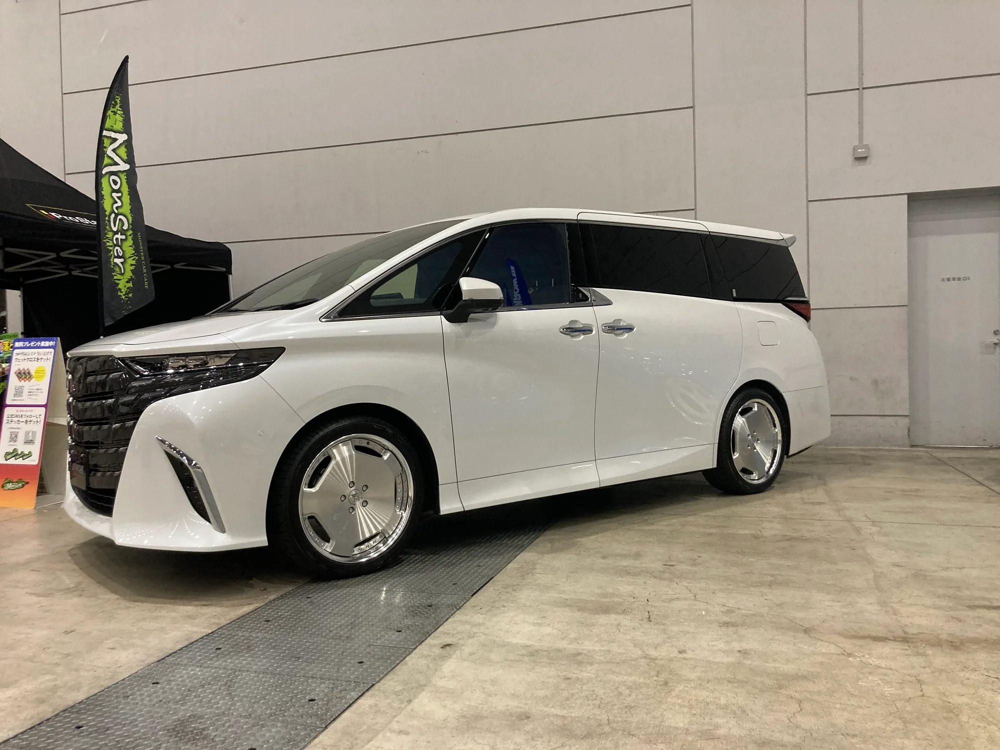 Work LS Adamas on Toyota Vellfire AH40, photo 2