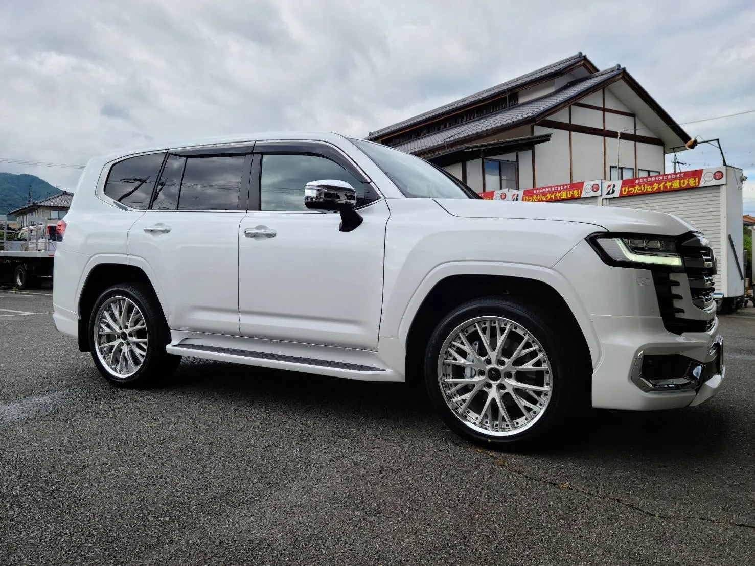 Work LS Vajra Suv on Toyota Land Cruiser J300, photo 5