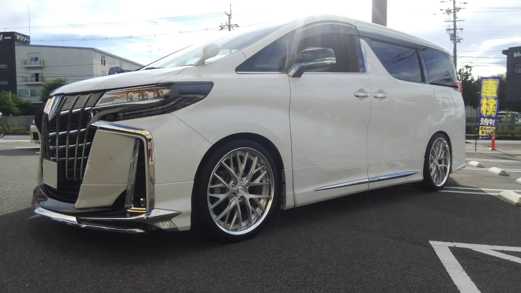 Work LS Vajra on Toyota Vellfire AH30
