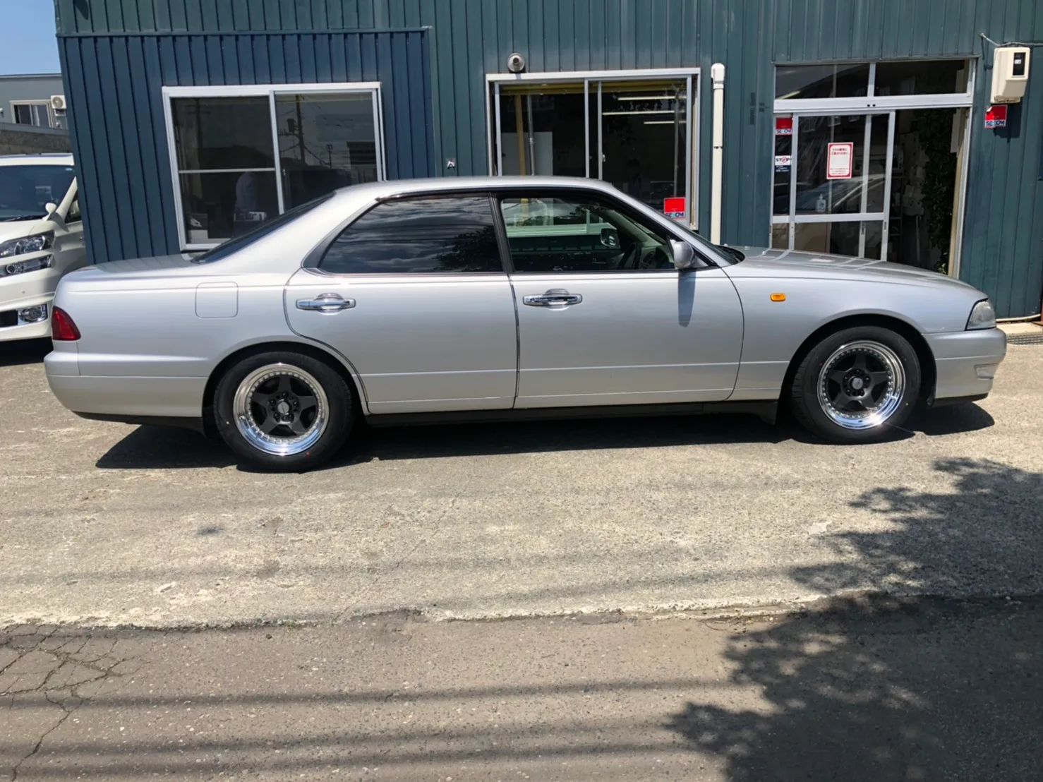 Work Meister CR01 on Nissan Leopard Y33