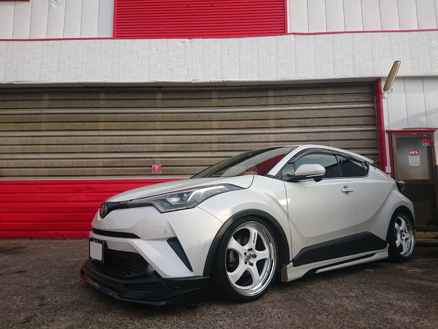 Work Meister S1R on Toyota C-HR AX10.1