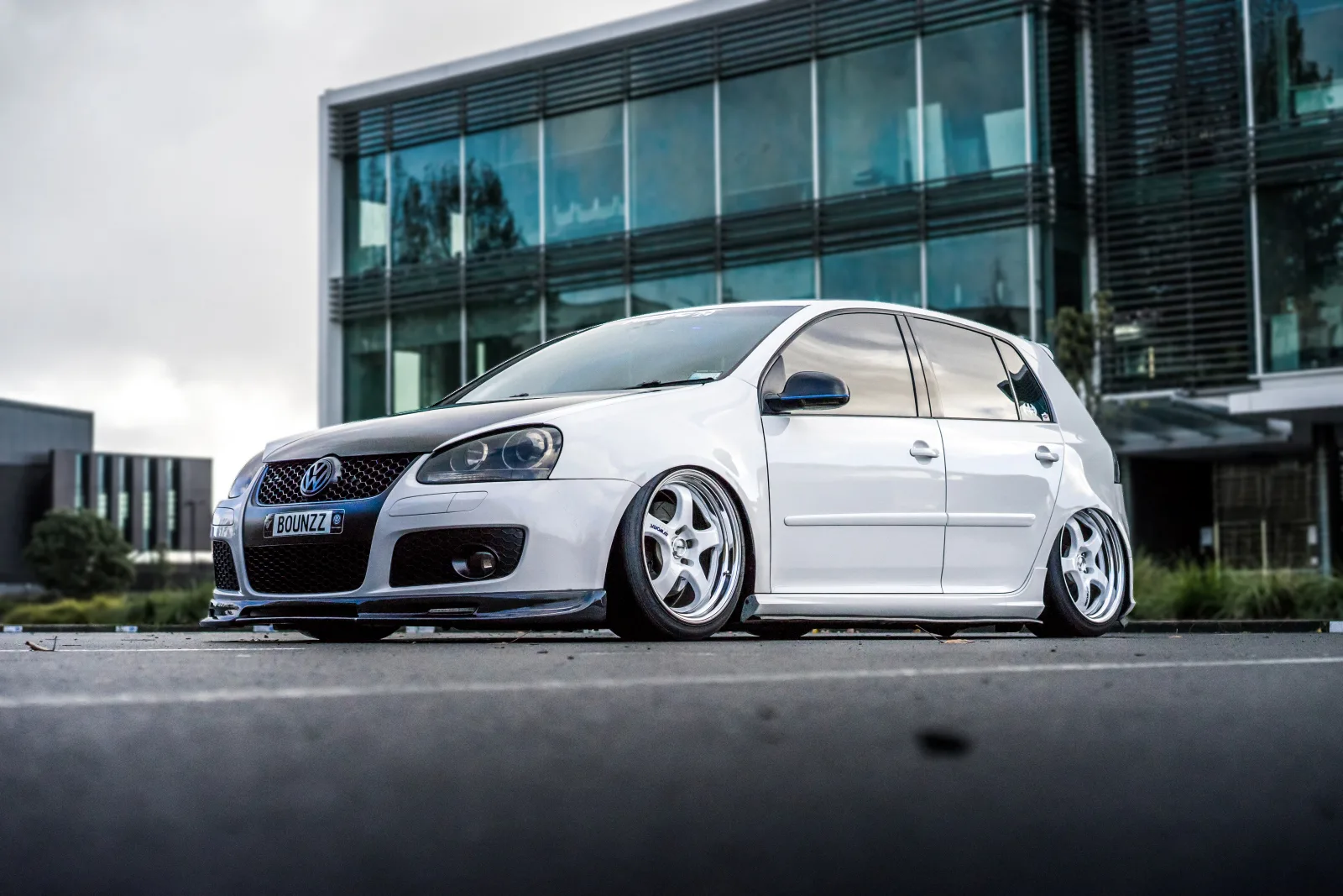 Work Meister S1R on Volkswagen Golf Mk5 (Typ 1K)